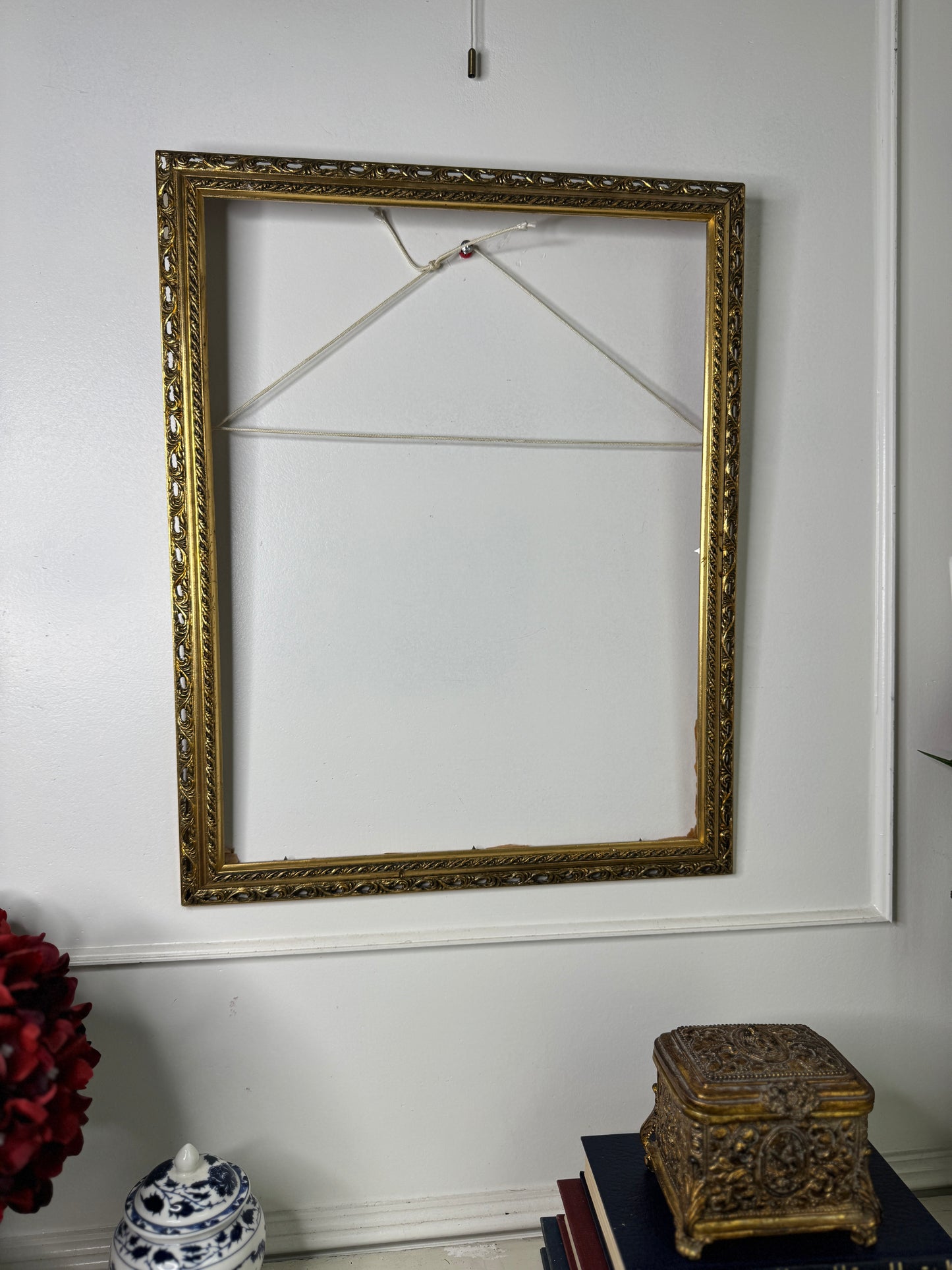 Regal Lines – Medium Double Slim Gilt Ornate Frame