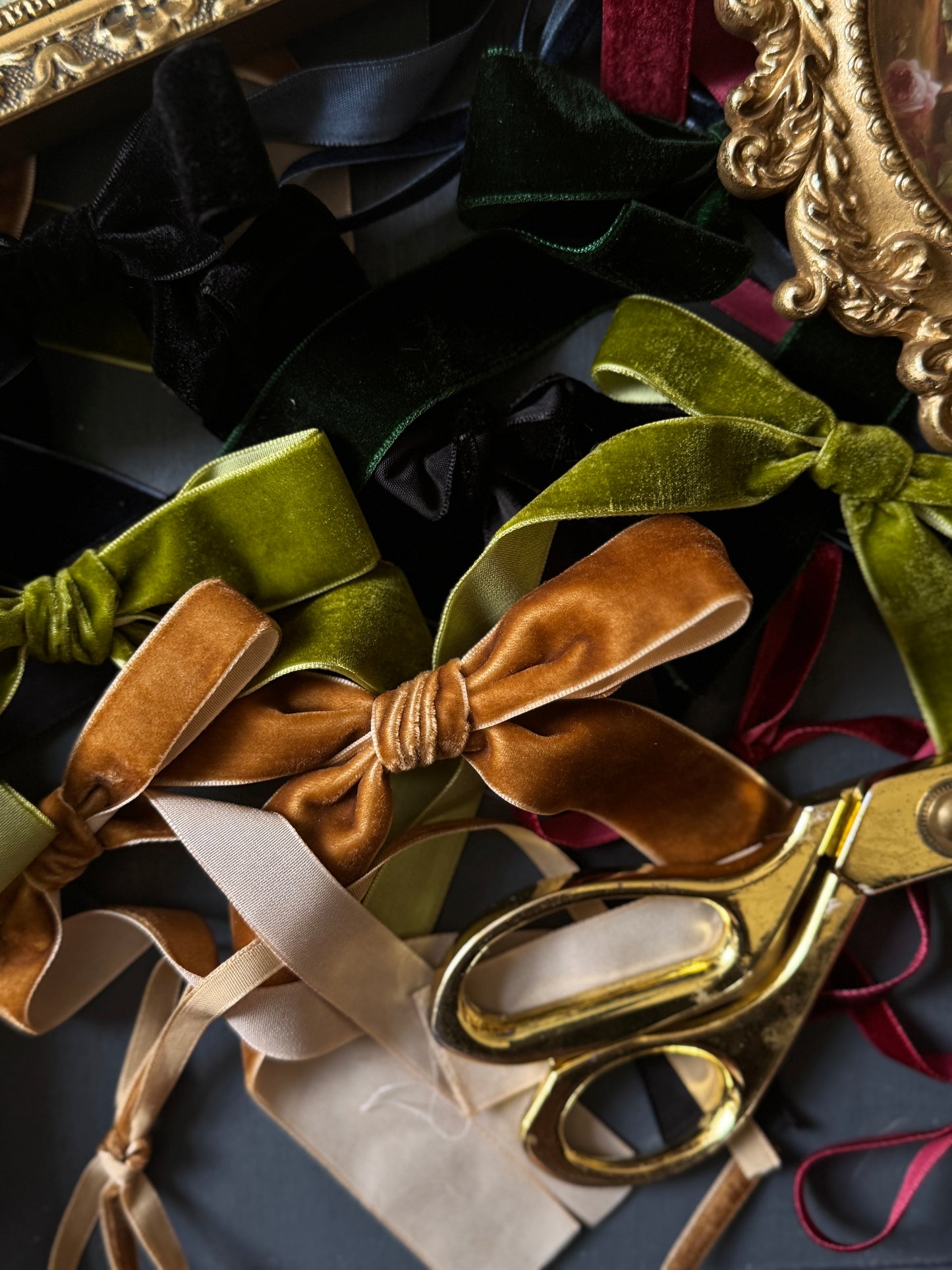 Opulent Knots – Velvet Ribbon Bows for Elegant Styling - Black