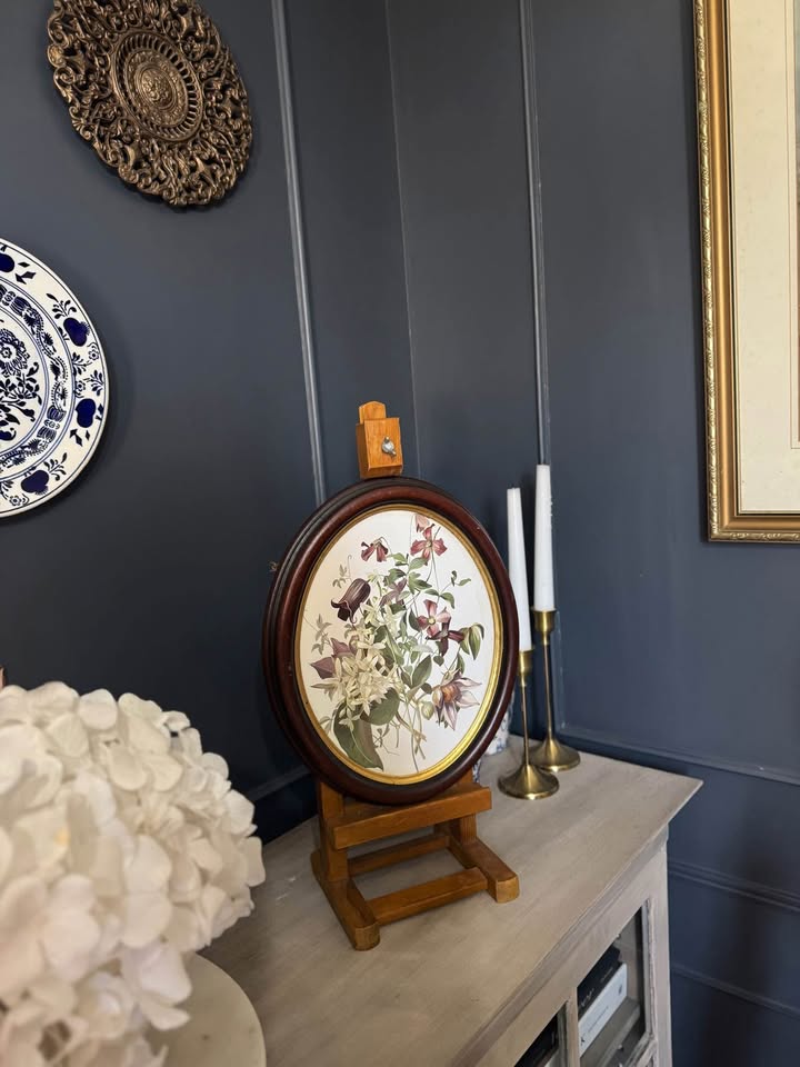 Vintage Wooden Medium Oval Frame with gold Trim