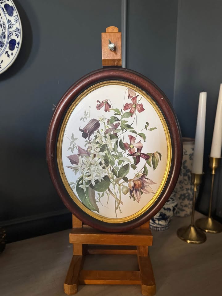 Vintage Wooden Medium Oval Frame with gold Trim