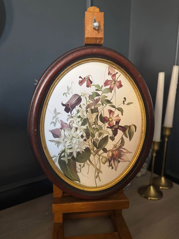 Vintage Wooden Medium Oval Frame with gold Trim