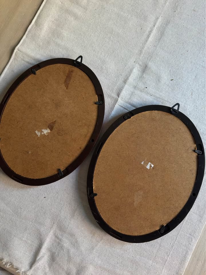 Vintage Flower-Themed Oval Matching Frame Set