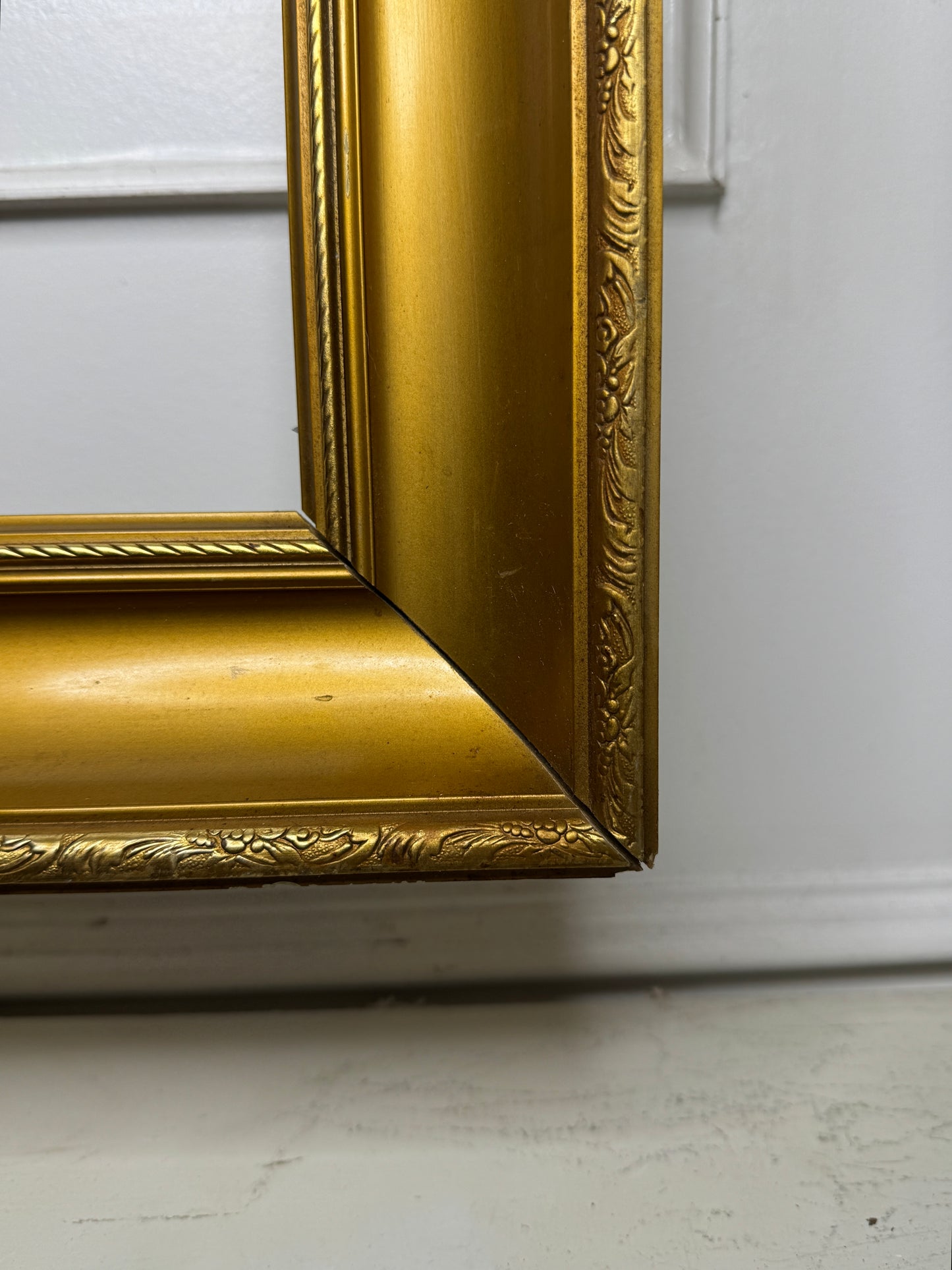 Extra Thick Antique Gold Frame – Large Rome Ornate Frame