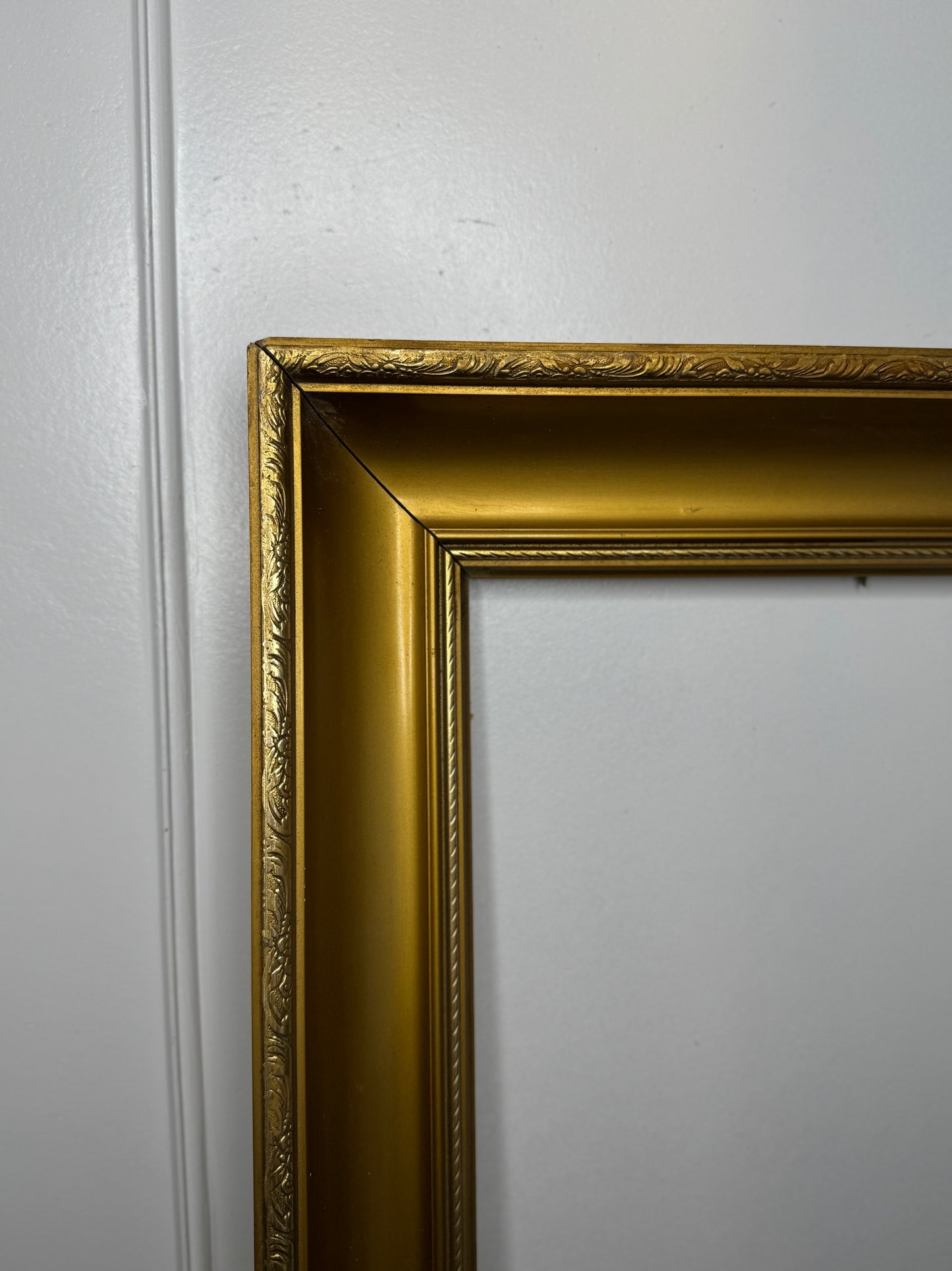 Extra Thick Antique Gold Frame – Large Rome Ornate Frame