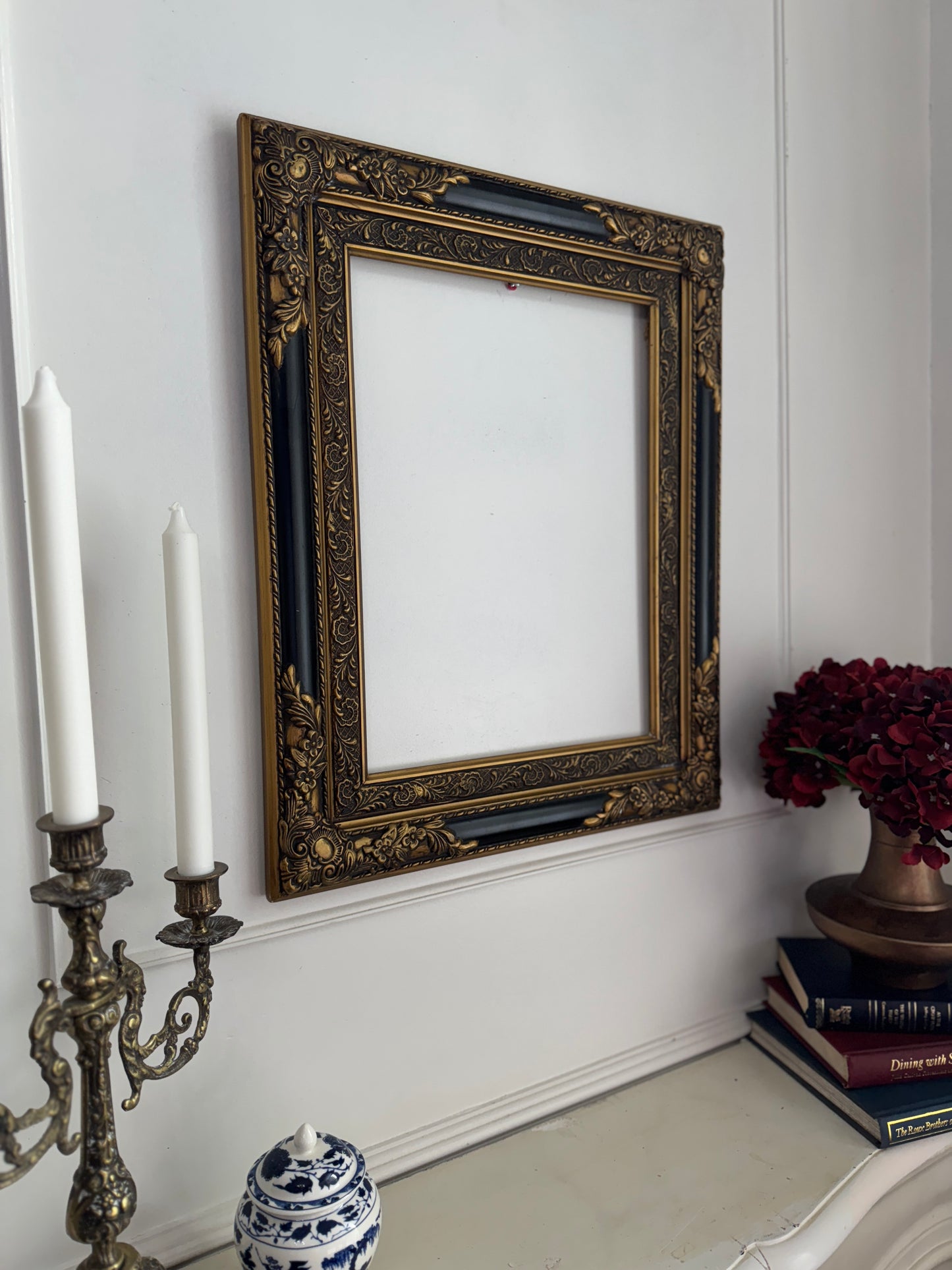 Antique Black & Gold Antique Drame Ornate Louréaux Frame