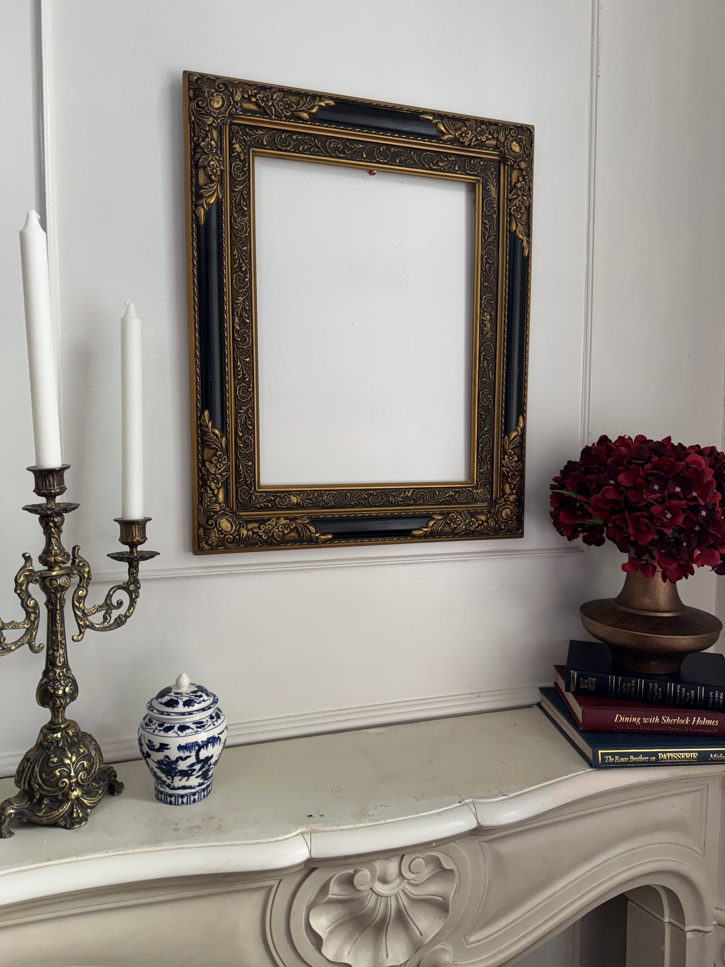 Antique Black & Gold Antique Drame Ornate Louréaux Frame
