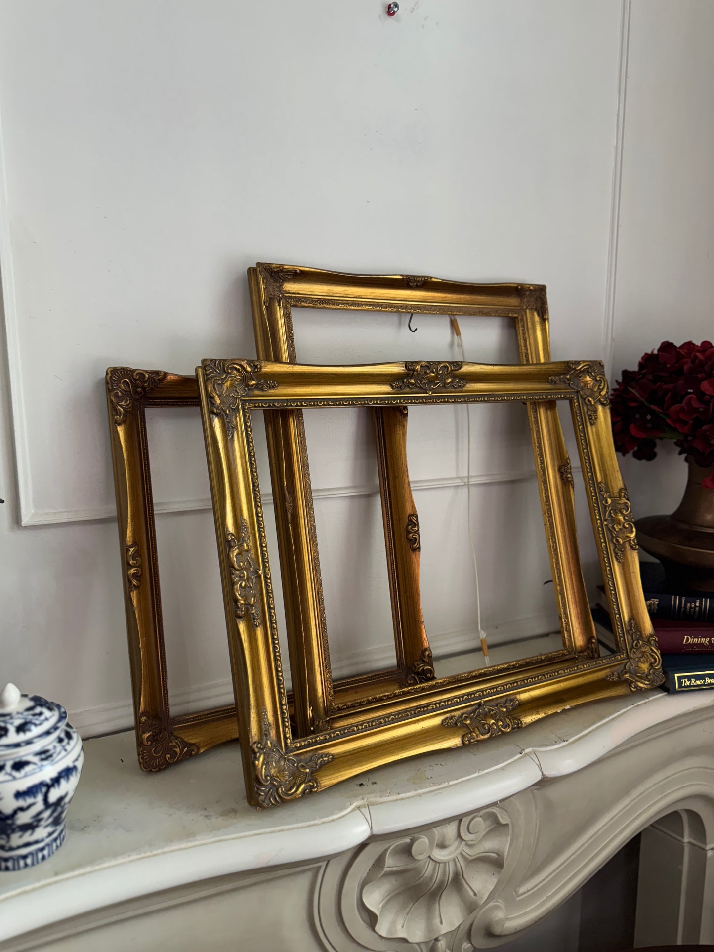 Antique Gold Swept Éclaire Frame