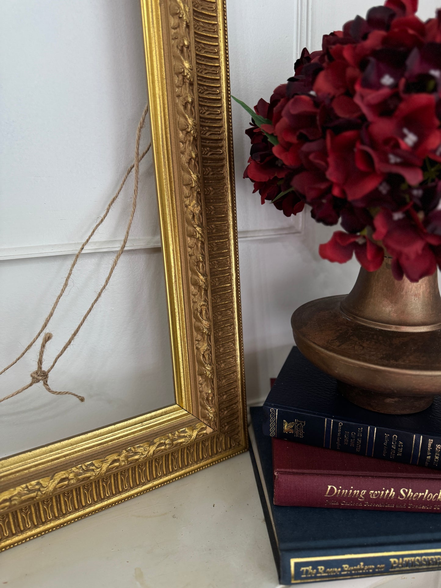 French-Style Accent Decorative Delaroux Frame