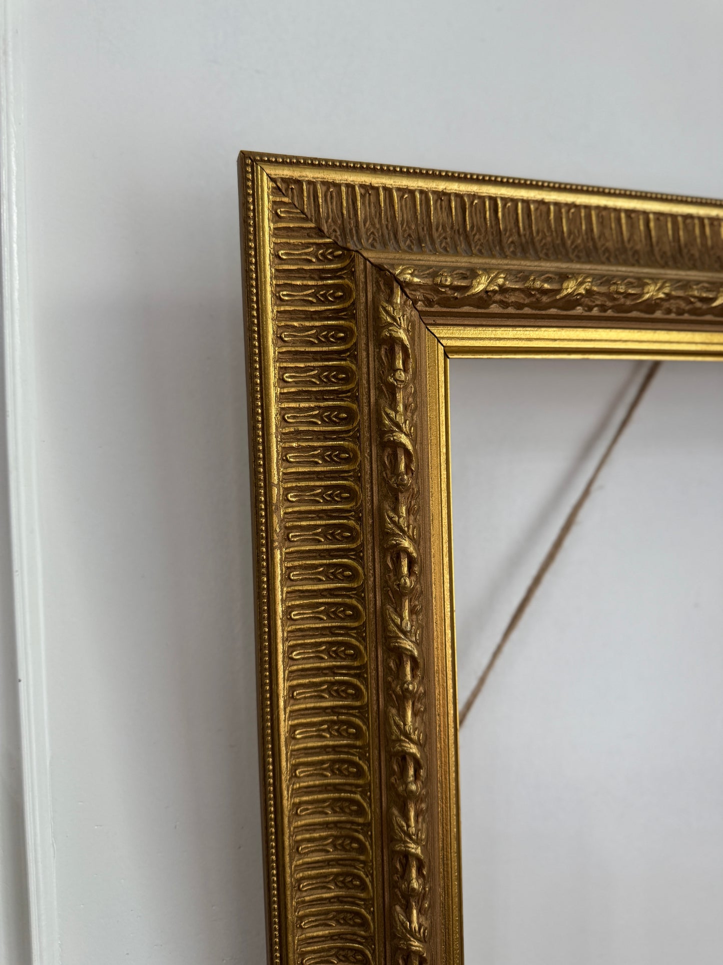 French-Style Accent Decorative Delaroux Frame