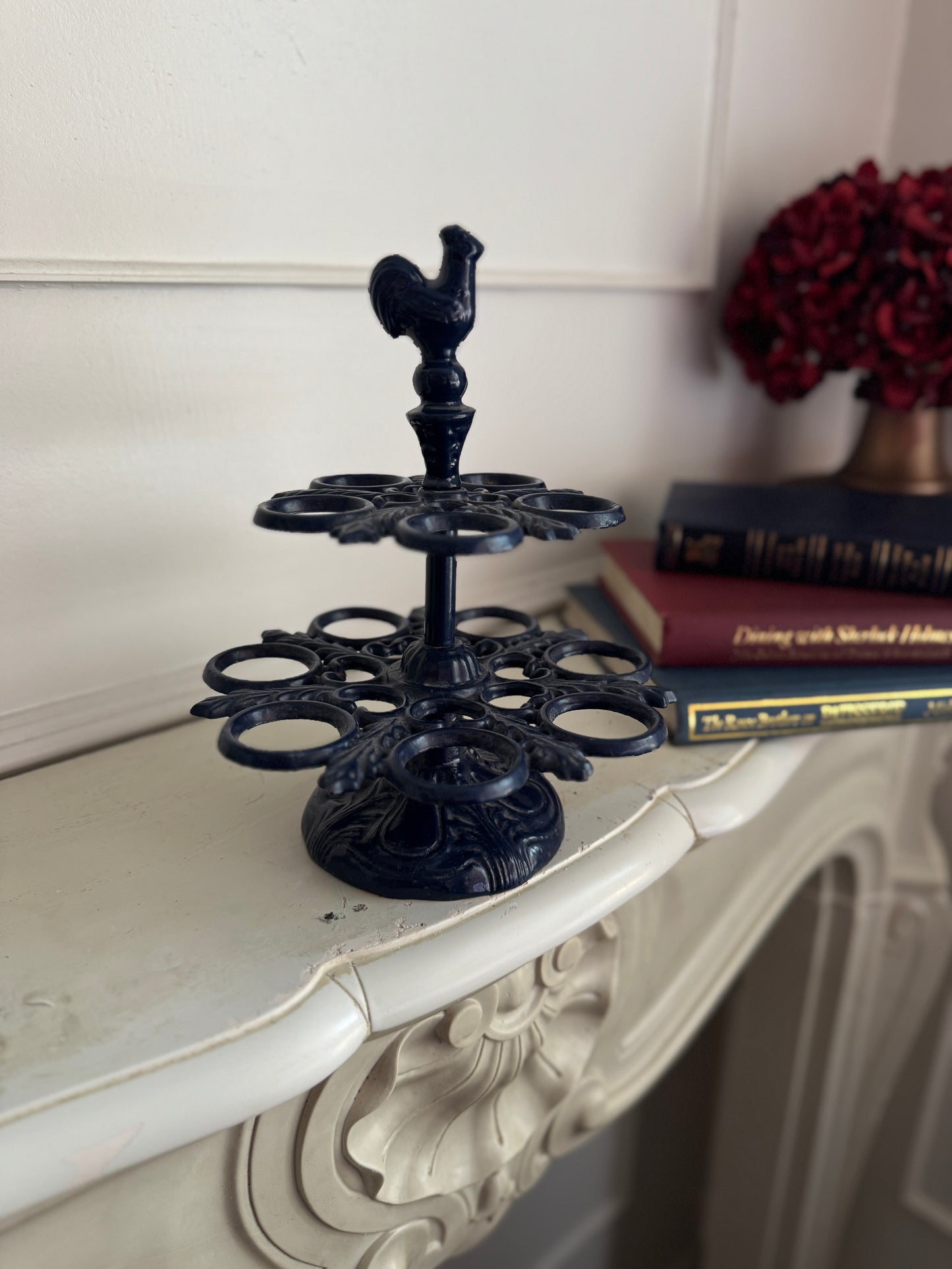 Vintage Metal Egg Holder – Painted Rack for 12 Eggs