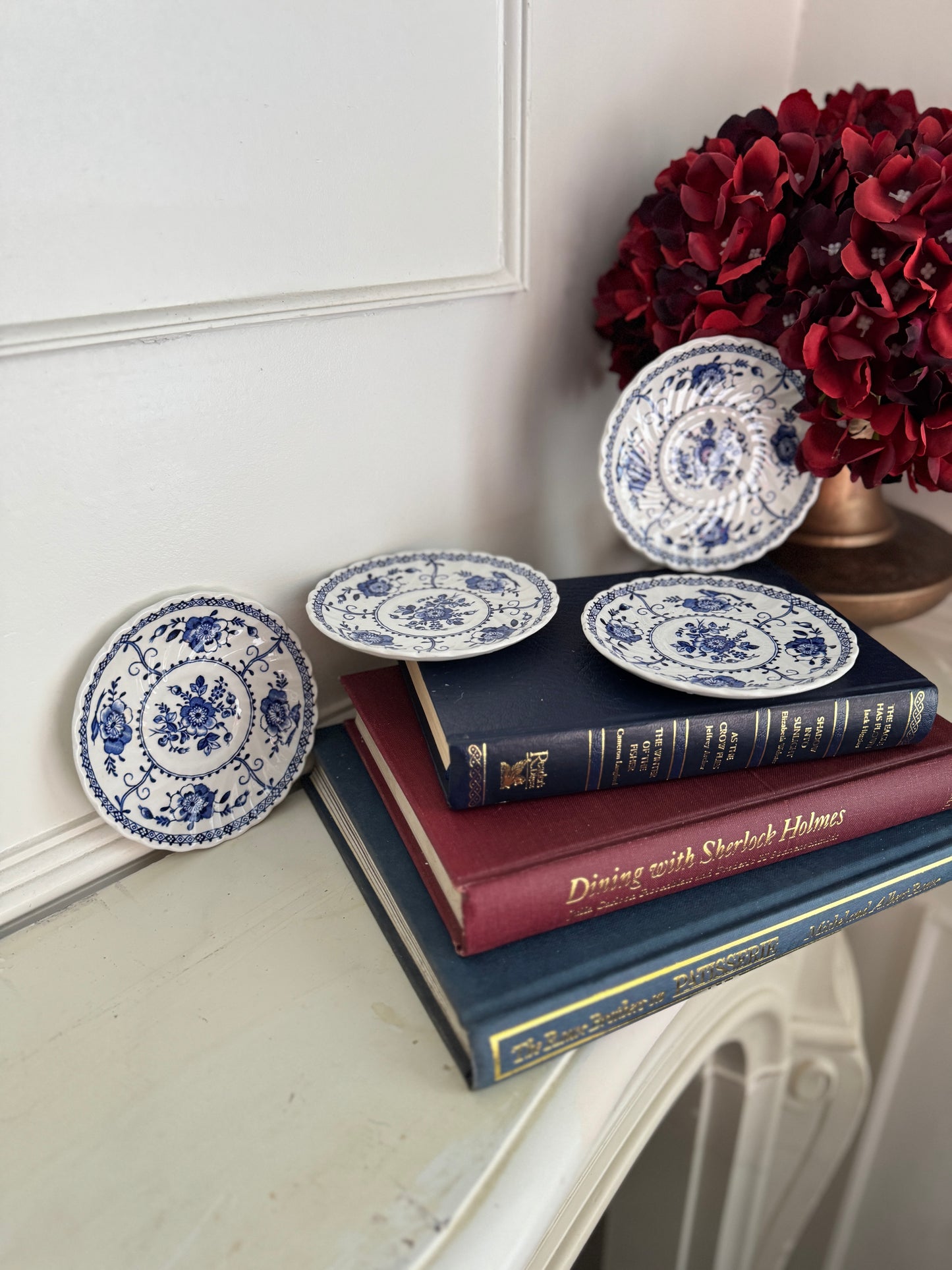 Set of 4 Matching Plates for Wall or Trinket Use