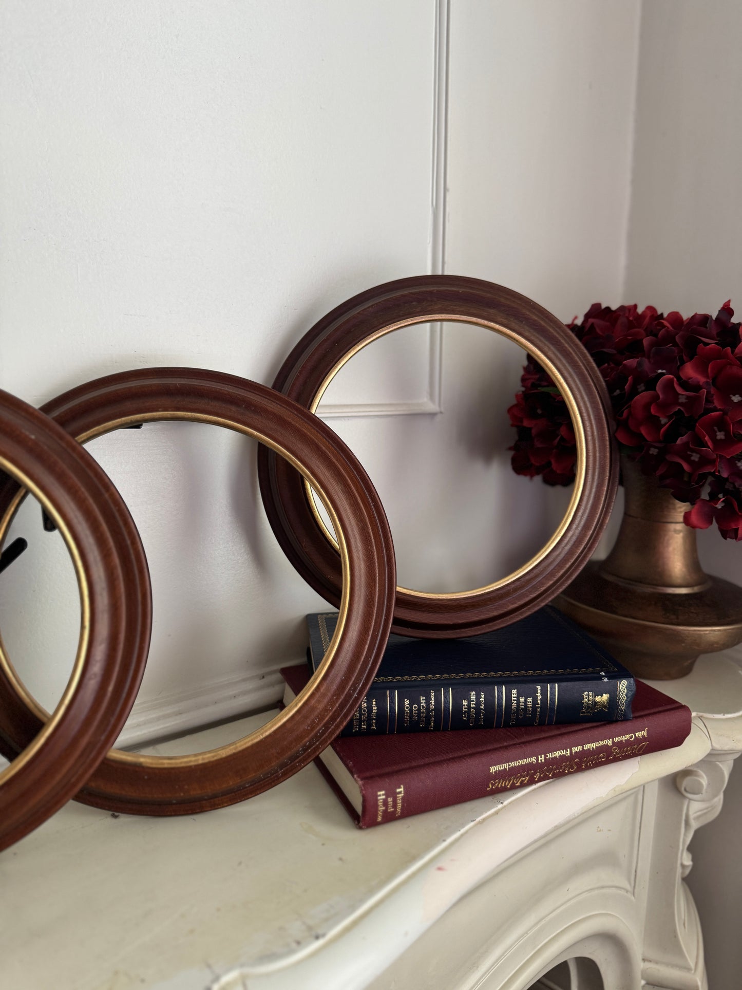 Vintage Van Hygan & Smythe Wooden Plate Frame Holder