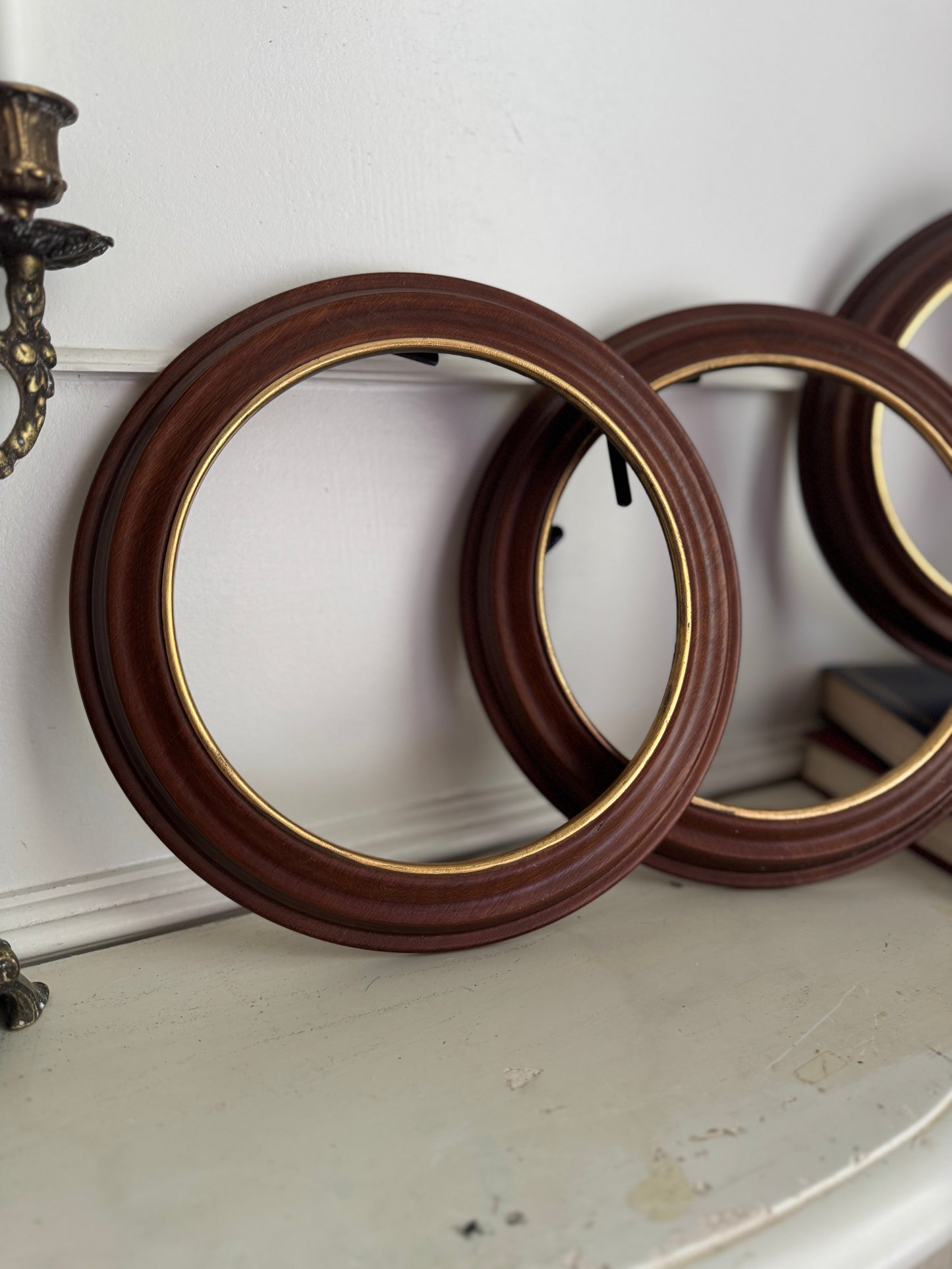 Vintage Van Hygan & Smythe Wooden Plate Frame Holder