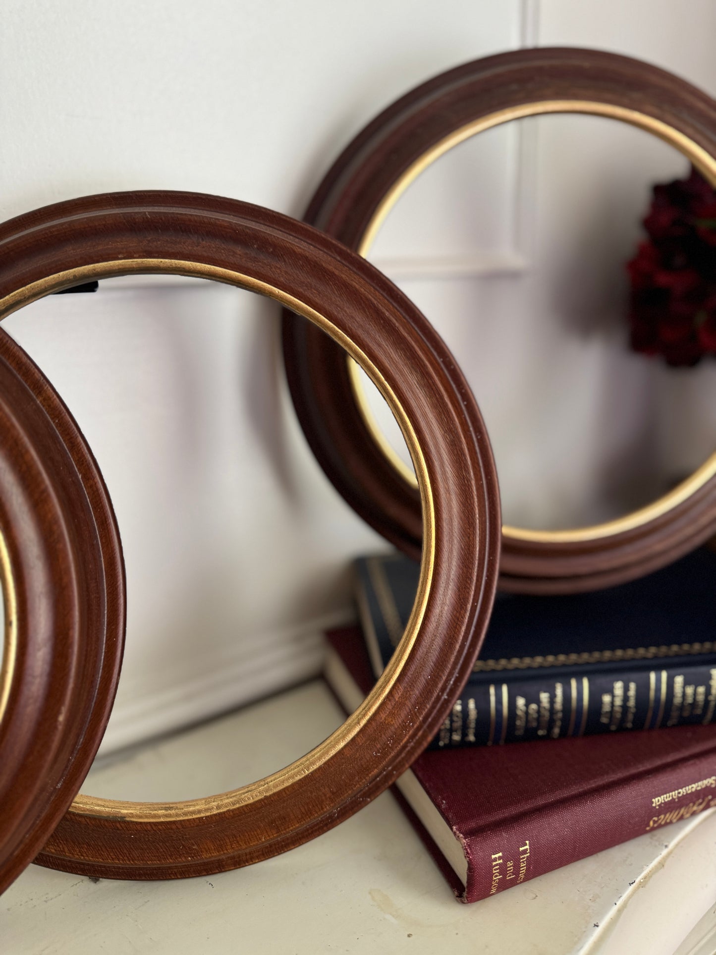 Vintage Van Hygan & Smythe Wooden Plate Frame Holder