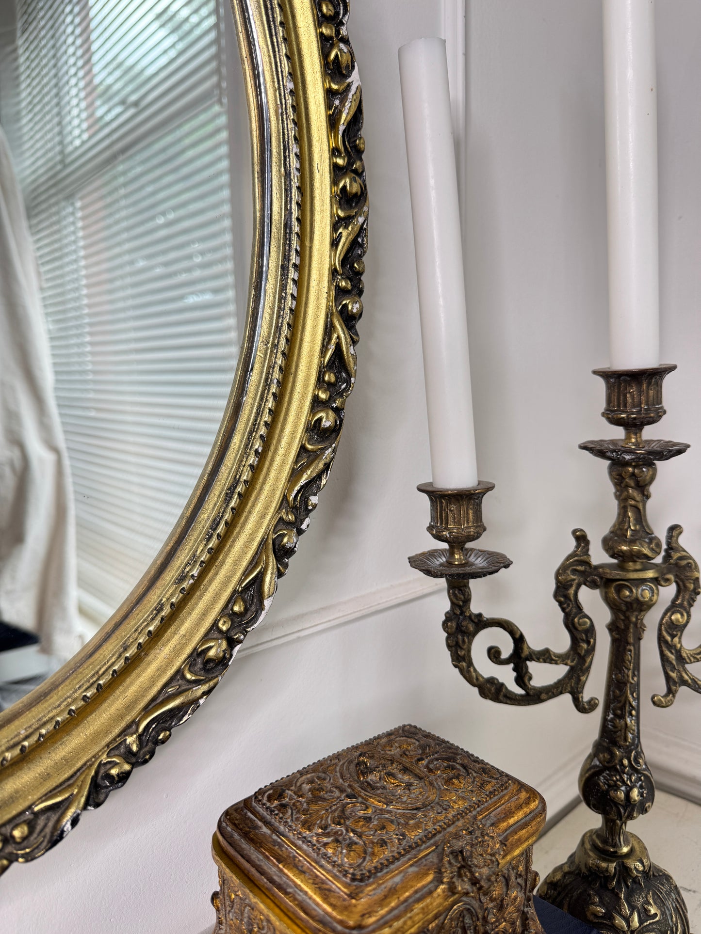 The Vintage Golden Oval Wall Mirror