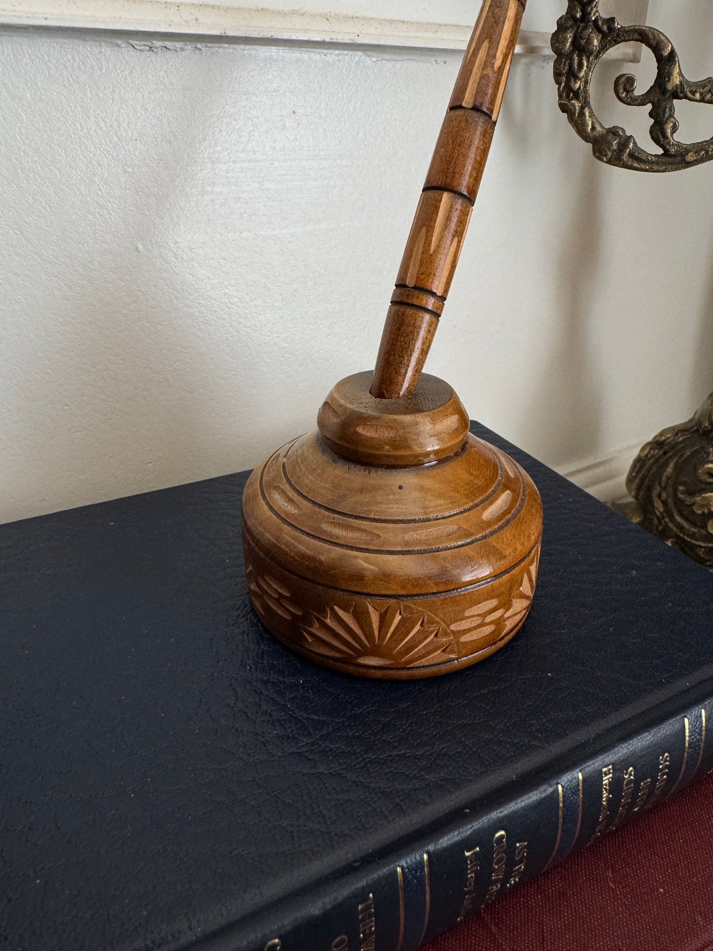 Vintage Carved Wooden Pen with Holder – Refillable & Handcrafted Elegance