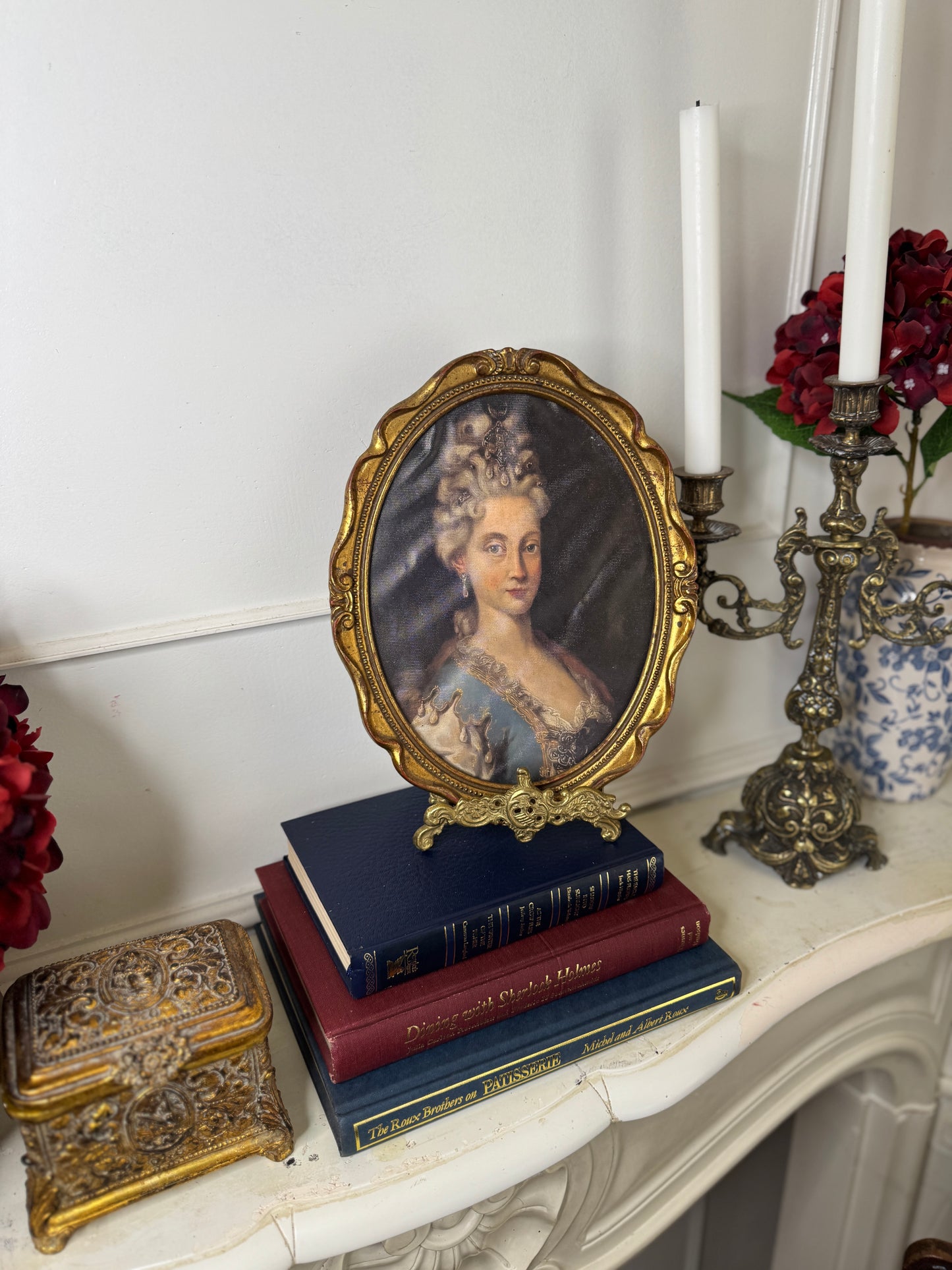 Vintage Themed Portrait in Portofino Antique Oval Gold Gilt Frame