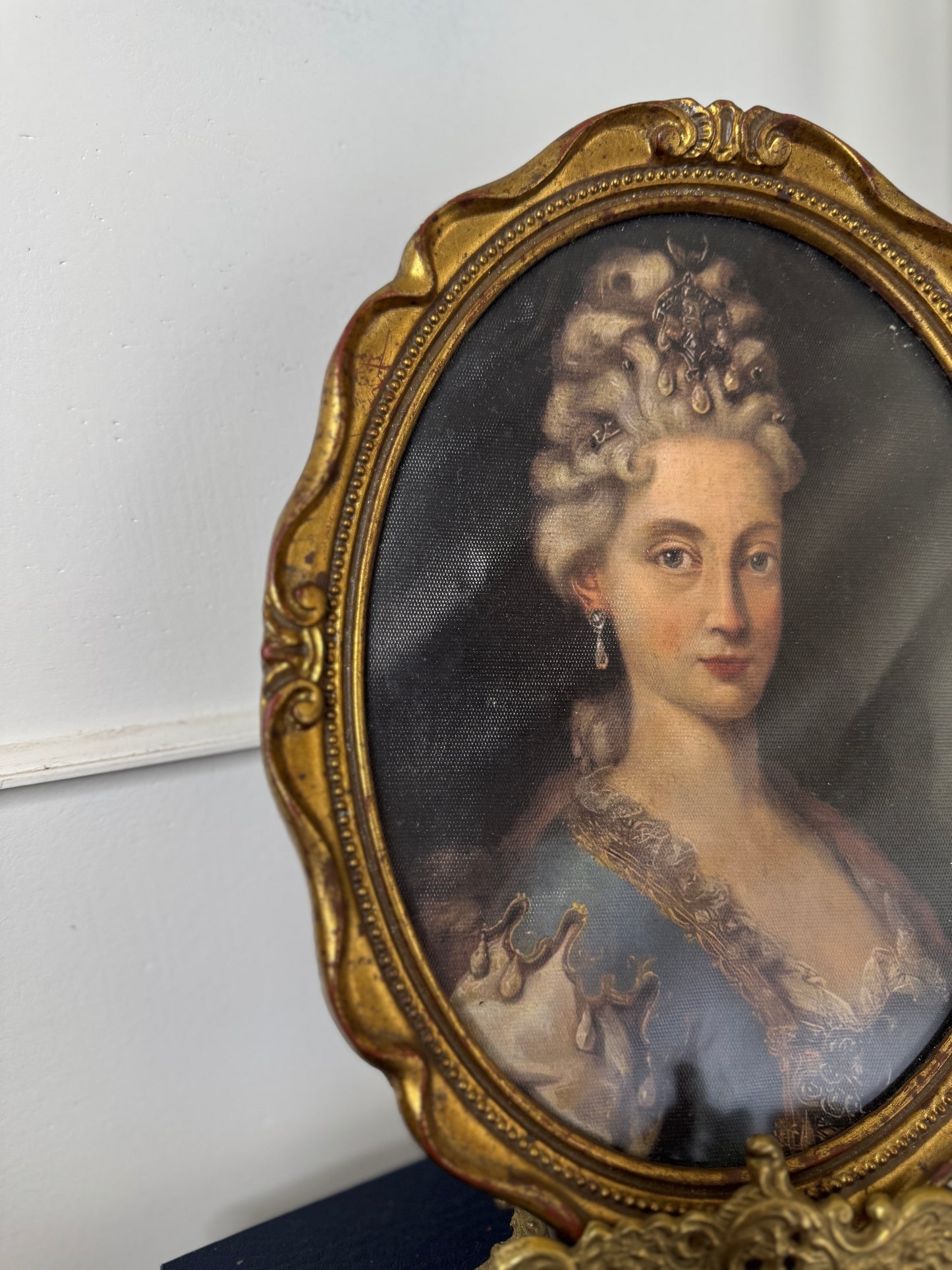 Vintage Themed Portrait in Portofino Antique Oval Gold Gilt Frame