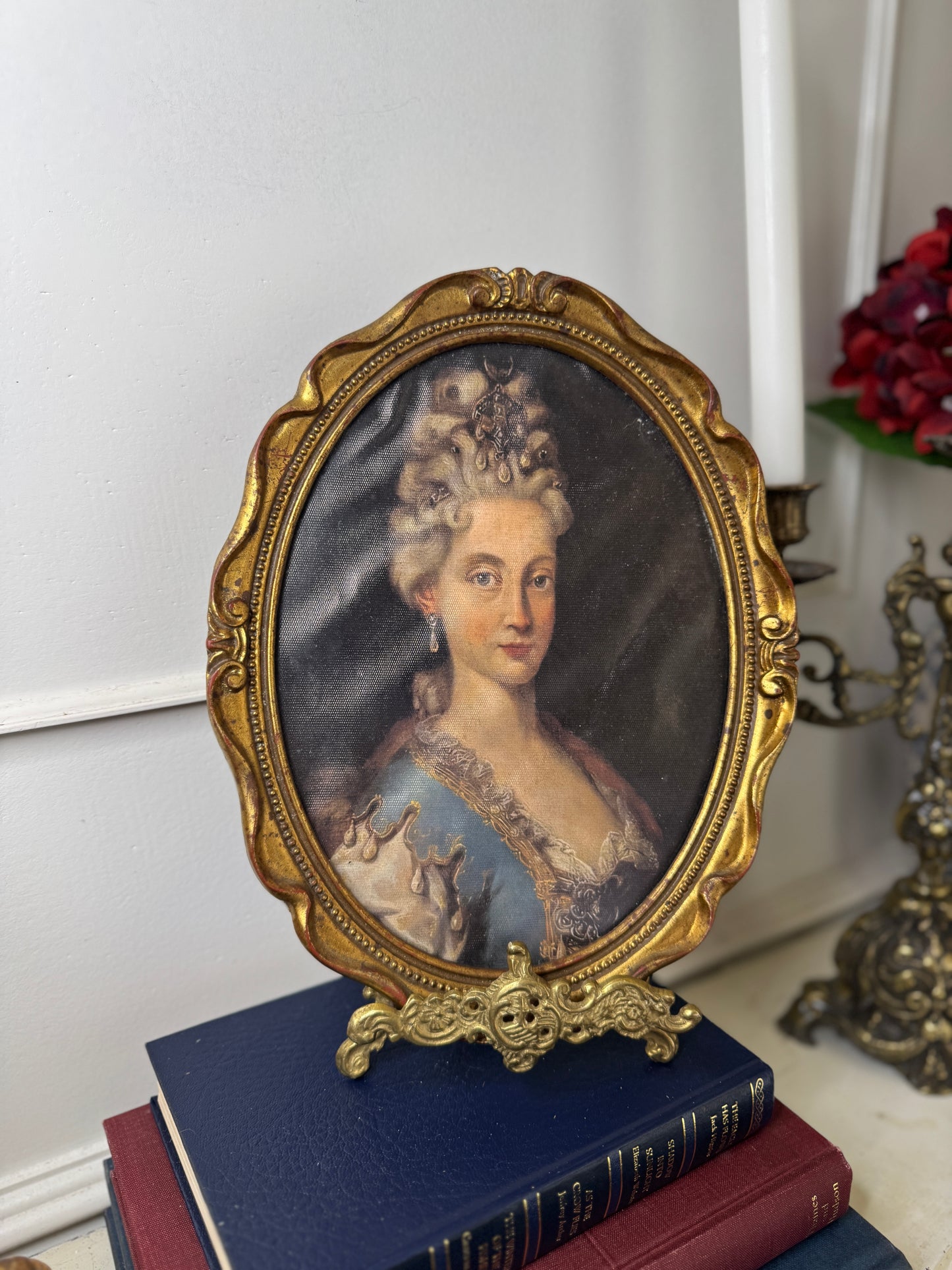Vintage Themed Portrait in Portofino Antique Oval Gold Gilt Frame