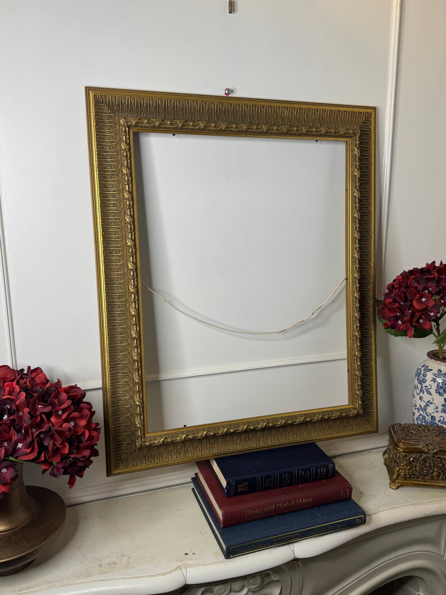 French-Style Accent Decorative Delaroux Frame