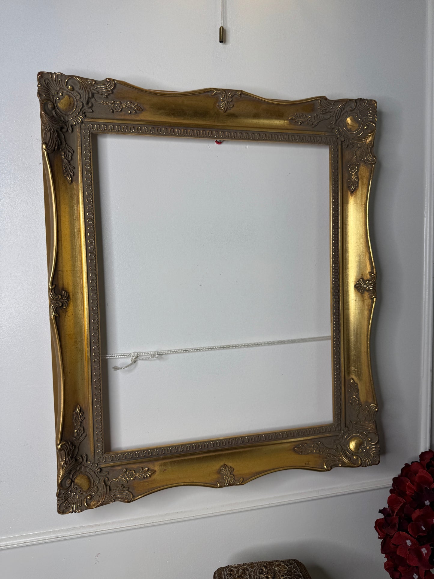 Vintage Ornate Thick Sorélle Frame Medium