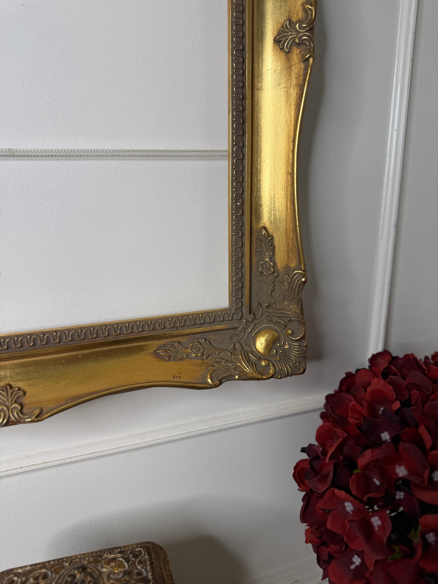 Vintage Ornate Thick Sorélle Frame Medium