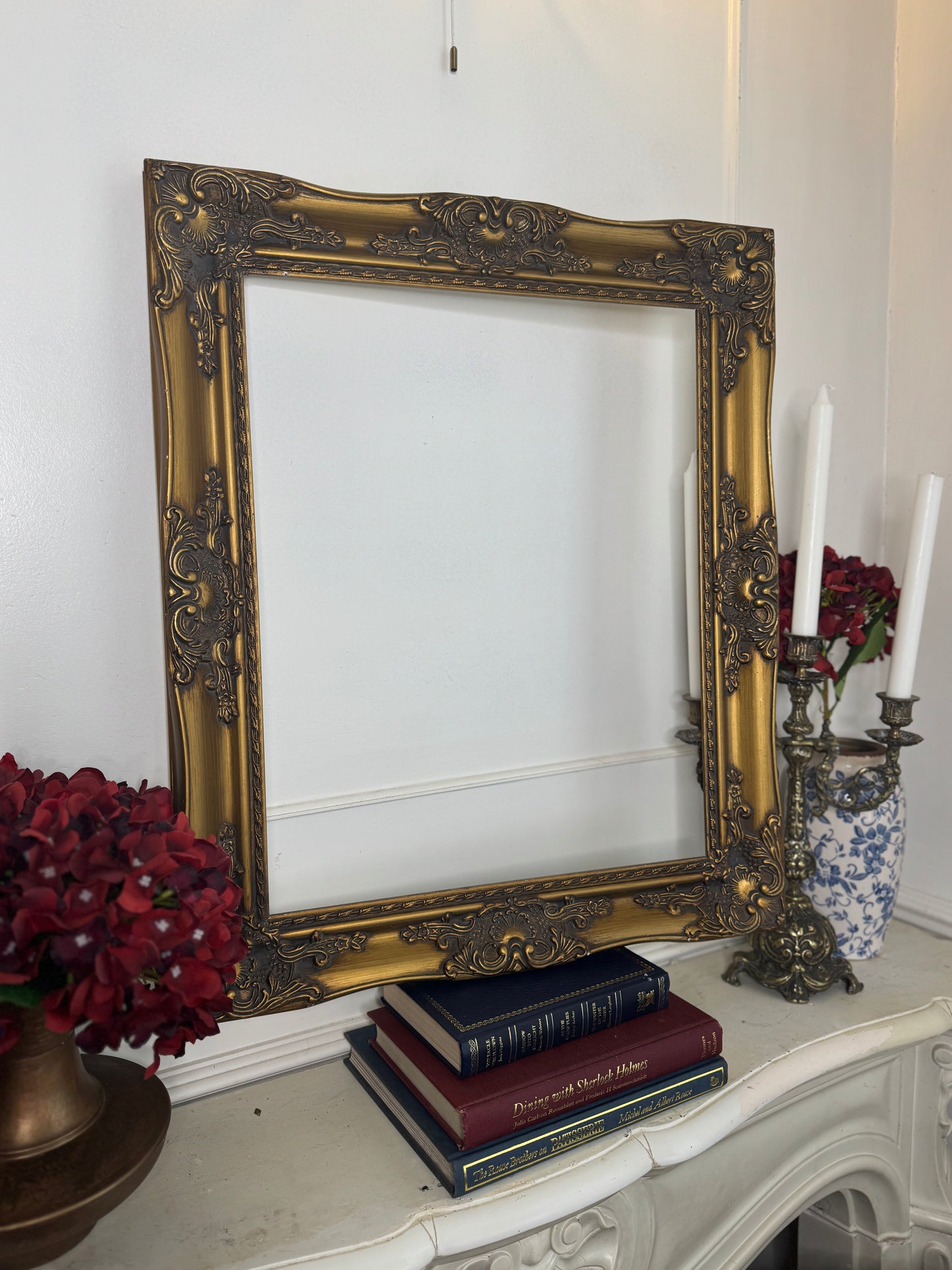 Vintage Gilt French Louis-Style Ornate Ornate Gold Frame - Medium- Frame Milan