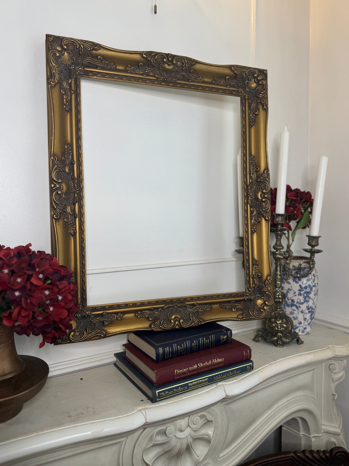 Vintage Gilt French Louis-Style Ornate Ornate Gold Frame - Medium- Frame Milan