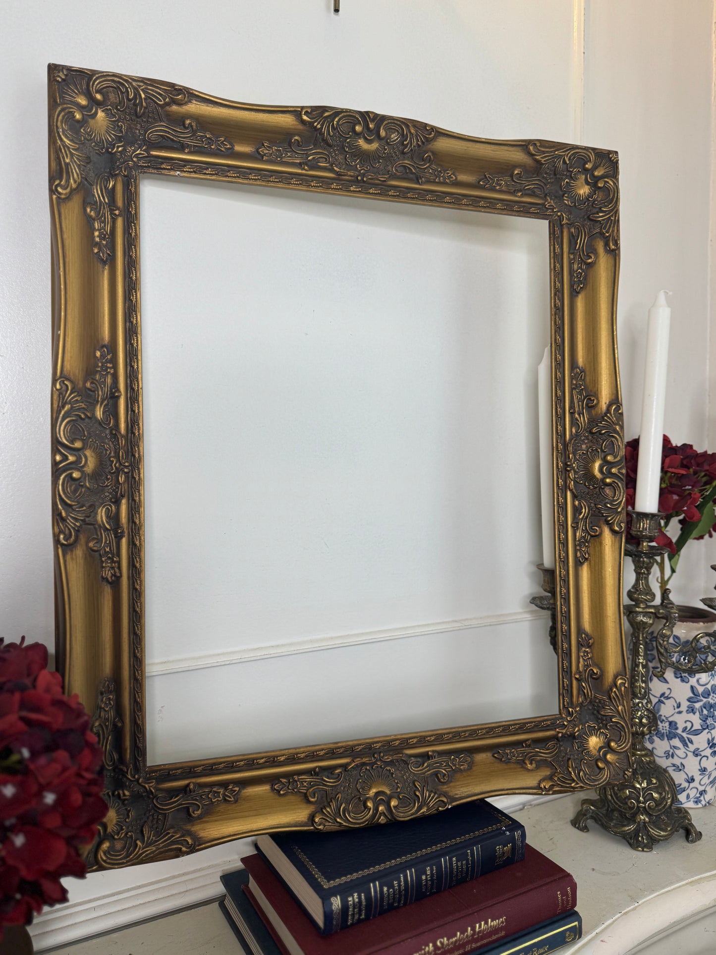 Vintage Gilt French Louis-Style Ornate Ornate Gold Frame - Medium- Frame Milan