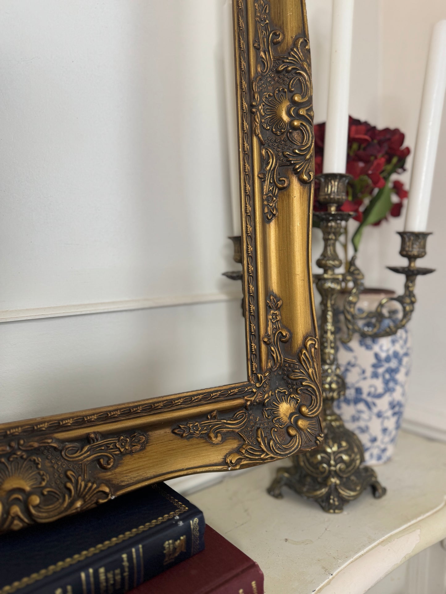 Vintage Gilt French Louis-Style Ornate Ornate Gold Frame - Medium- Frame Milan