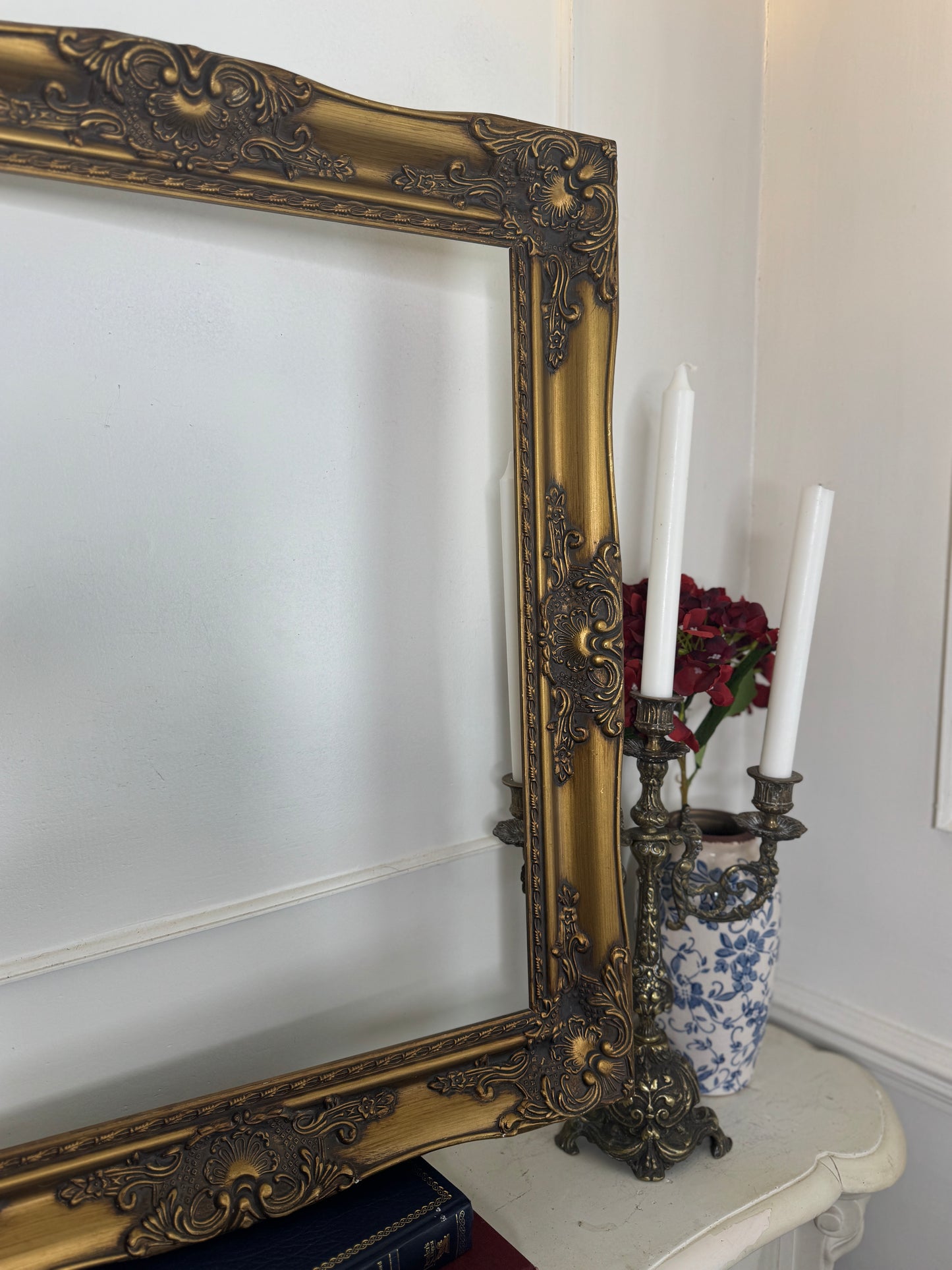 Vintage Gilt French Louis-Style Ornate Ornate Gold Frame - Medium- Frame Milan