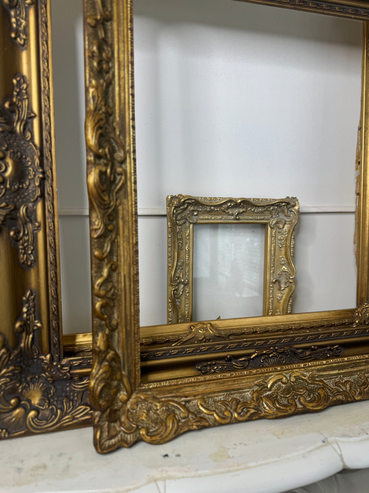 Vintage Gilt French Louis-Style Ornate Ornate Gold Frame - Medium- Frame Milan