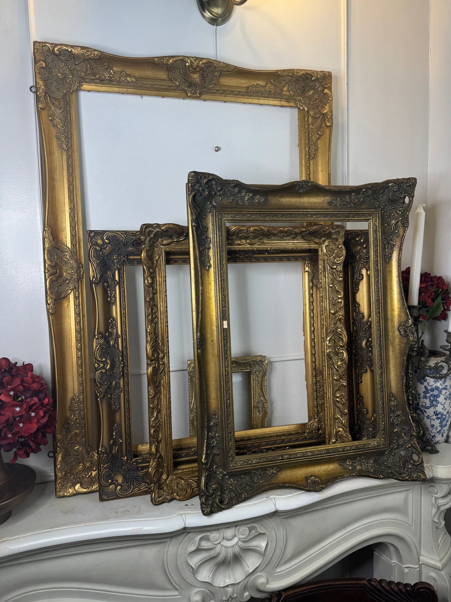 Vintage Gilt French Louis-Style Ornate Chippendale Gold Rare Frame - Medium
