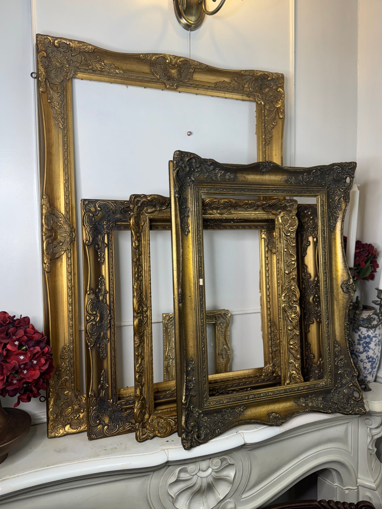Vintage Gilt French Louis-Style Ornate Ornate Gold Frame - Medium- Frame Milan