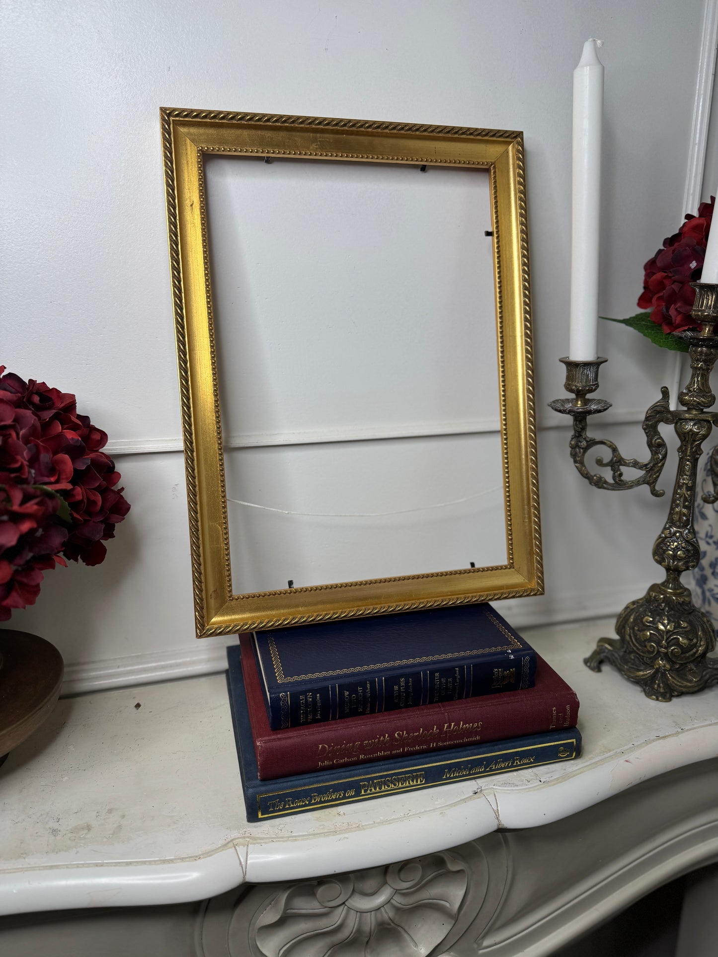 Kitchen Companion – Vintage Oil Painting of Cat in Gilt Frame