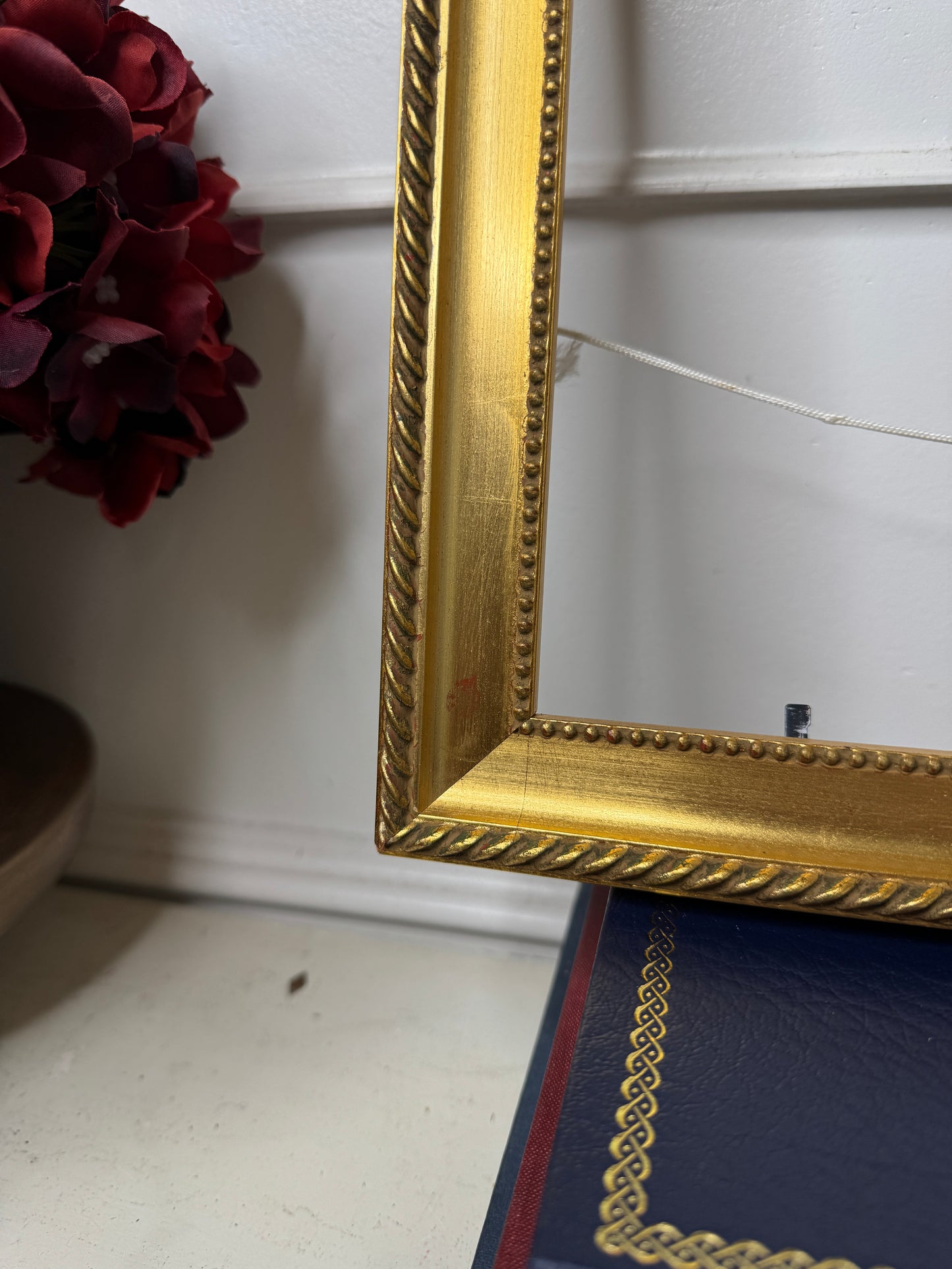 Kitchen Companion – Vintage Oil Painting of Cat in Gilt Frame