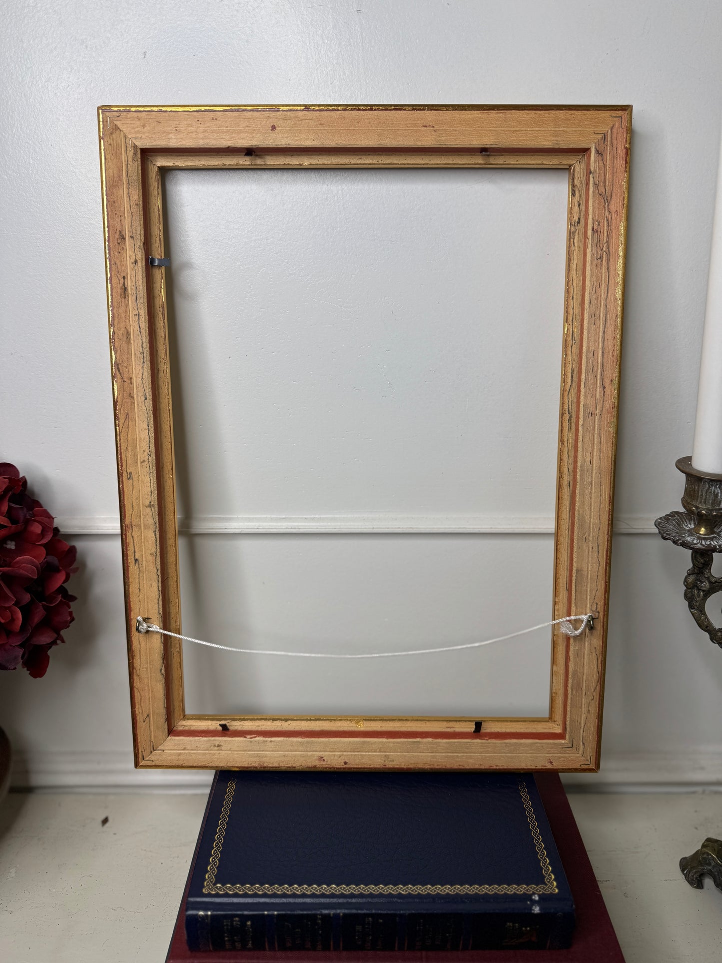 Kitchen Companion – Vintage Oil Painting of Cat in Gilt Frame