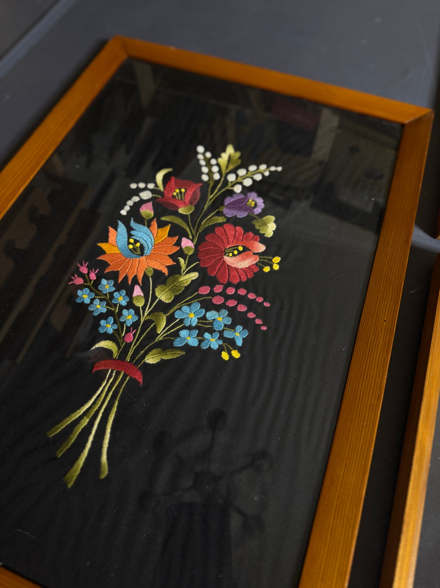 Rare 1950s Hungarian Kalocsa Matyó Embroidery – Vintage Heirloom Wall Hanging Set