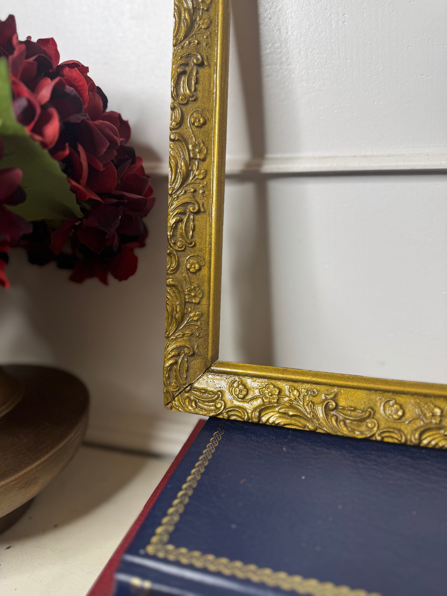 Golden Grandeur – Hungarian Floral Gilt Frame from Budapest