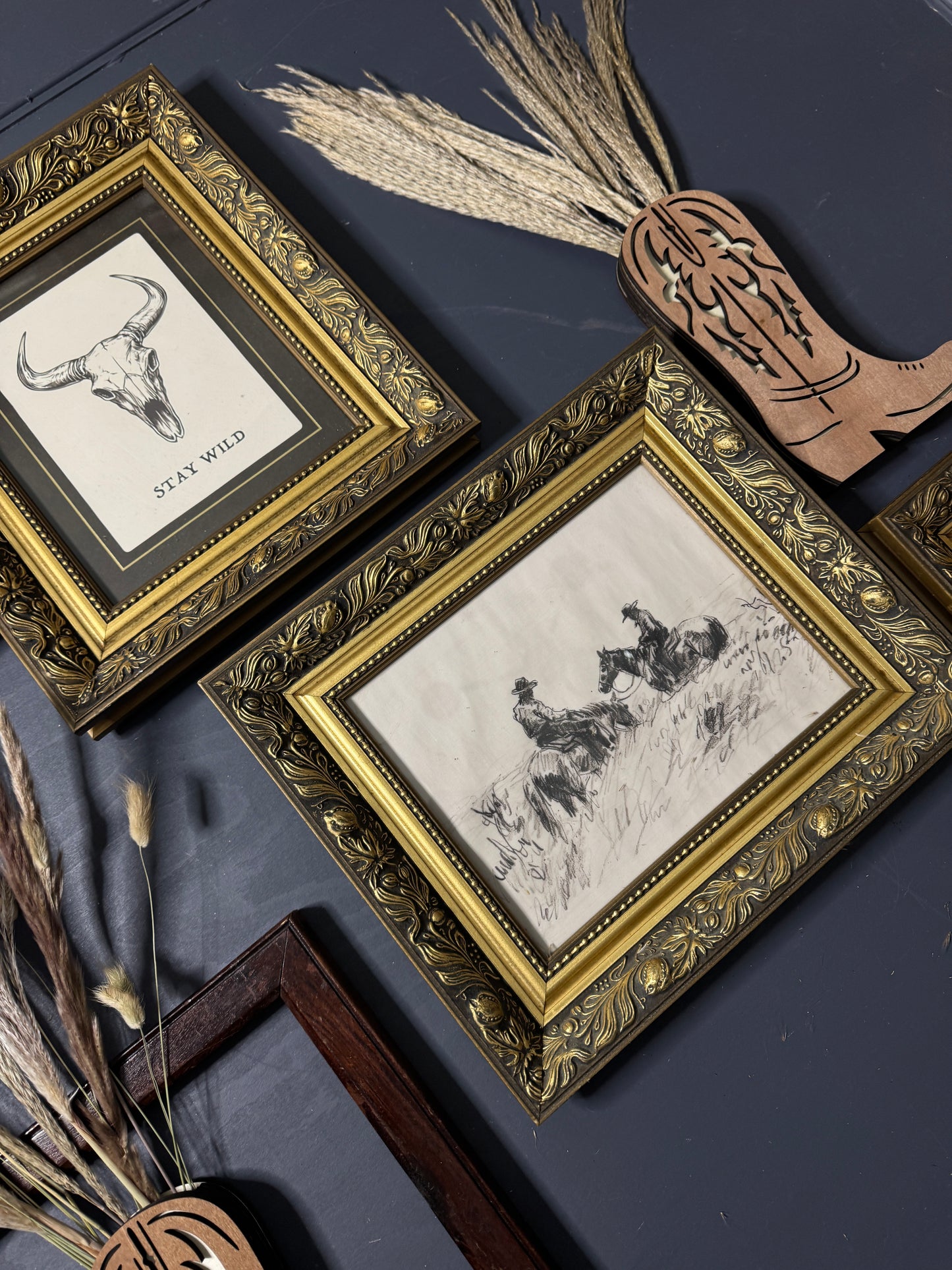 Rustic Western Elegance – Texas Themed Prints in Ornate Gold & Wooden Frames with Dried Flower Boot Decor