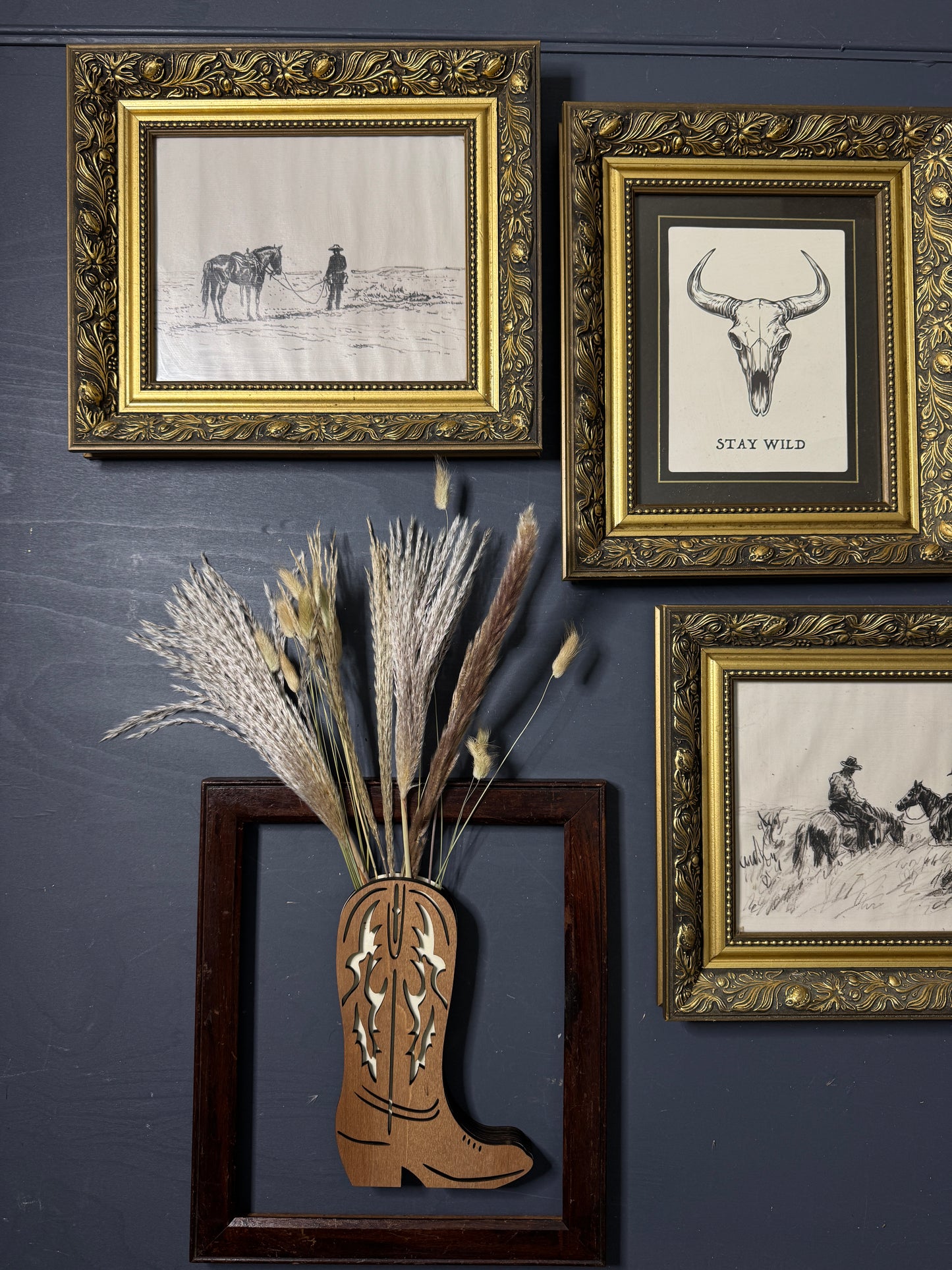 Rustic Western Elegance – Texas Themed Prints in Ornate Gold & Wooden Frames with Dried Flower Boot Decor