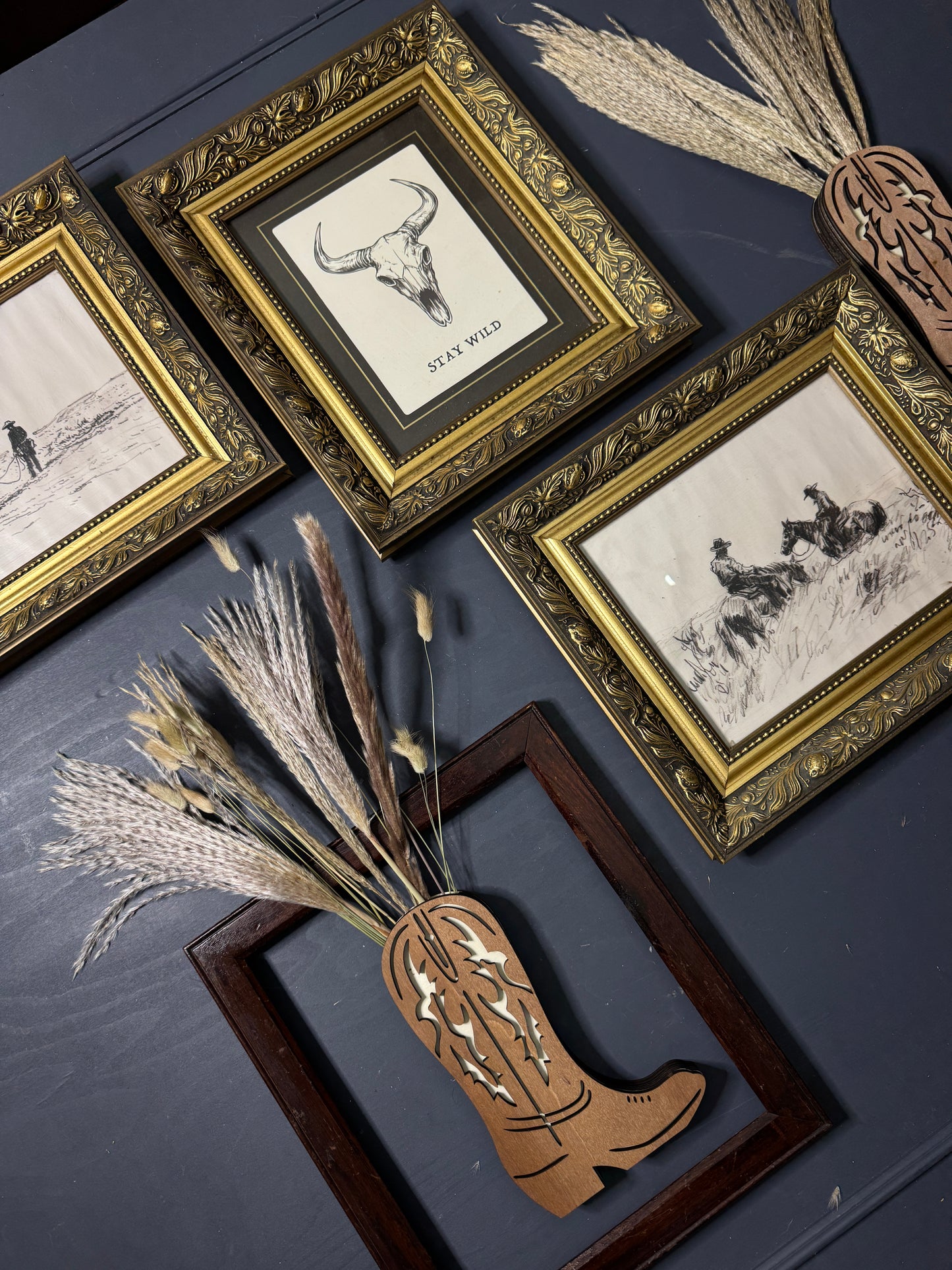 Rustic Western Elegance – Texas Themed Prints in Ornate Gold & Wooden Frames with Dried Flower Boot Decor