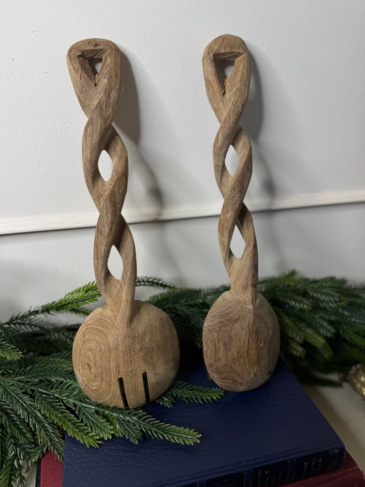 Rustic Charm – Vintage Wooden Wall Spoon Set