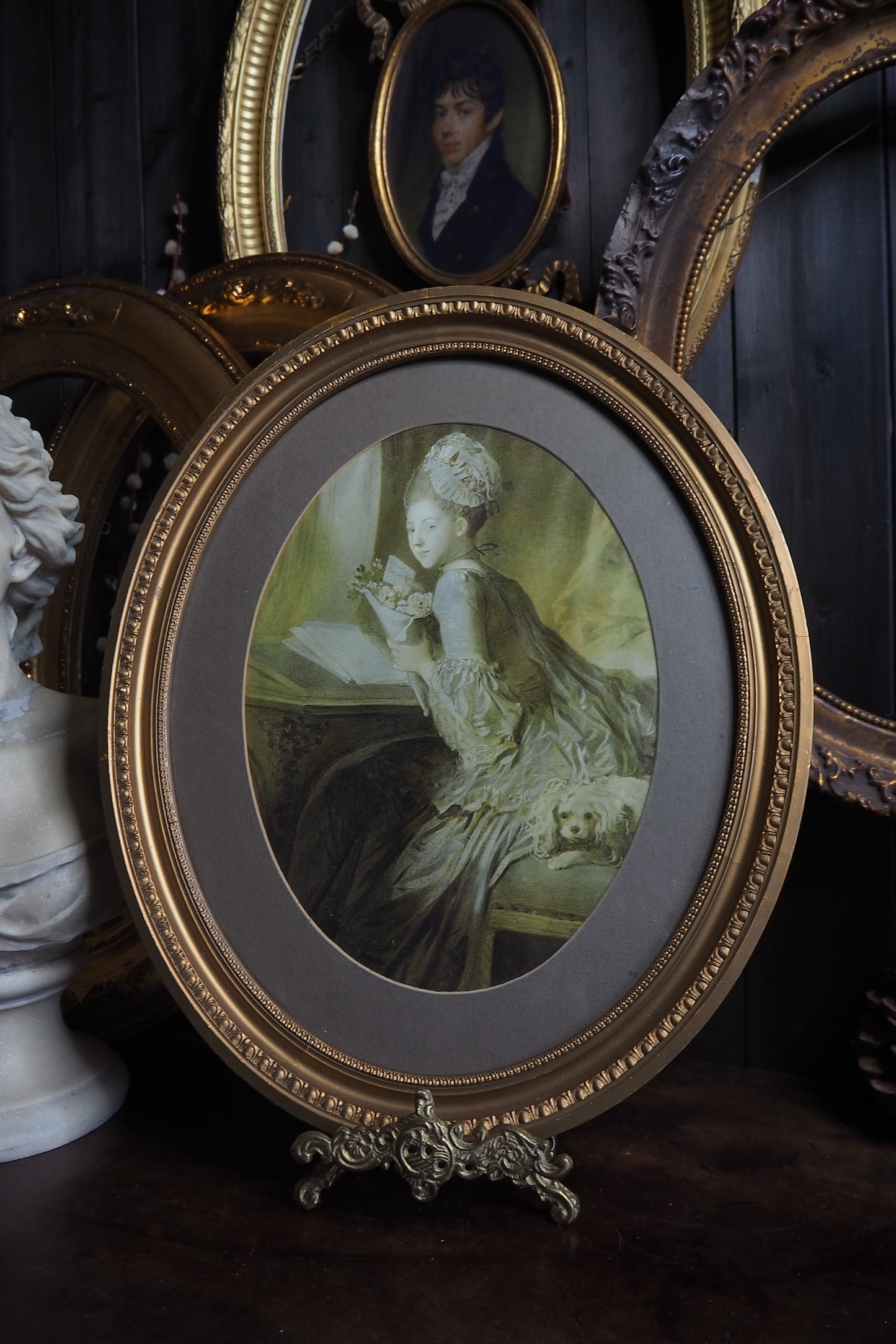 Elegant Victorian Wall Print Art in Large Oval Gold Gilt Frame