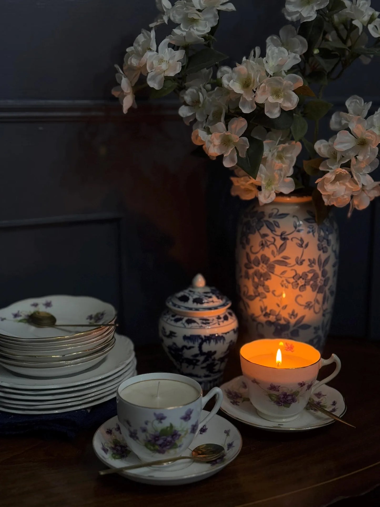 Bridgerton-Inspired Vintage Teacup Candle – Elegant & Reusable