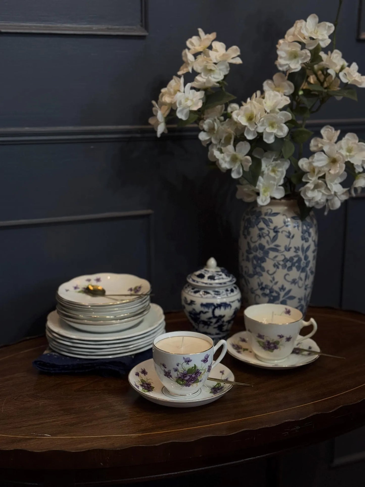 Bridgerton-Inspired Vintage Teacup Candle – Elegant & Reusable