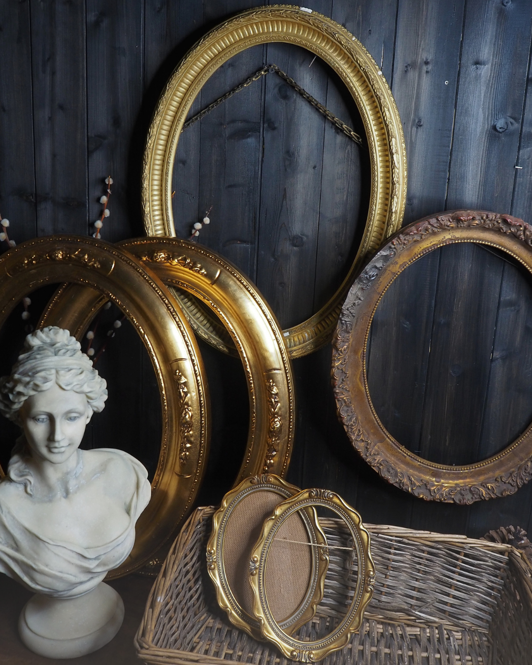 The Hollywood - Vintage 1970s Ornate Resin Gold Lightweight Frame Pair