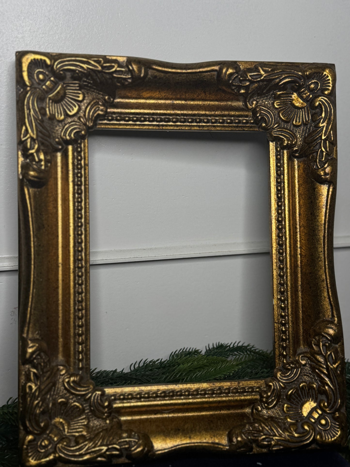 Ornate Small Vintage Sorelle Gilt Frame - Frame Nantes