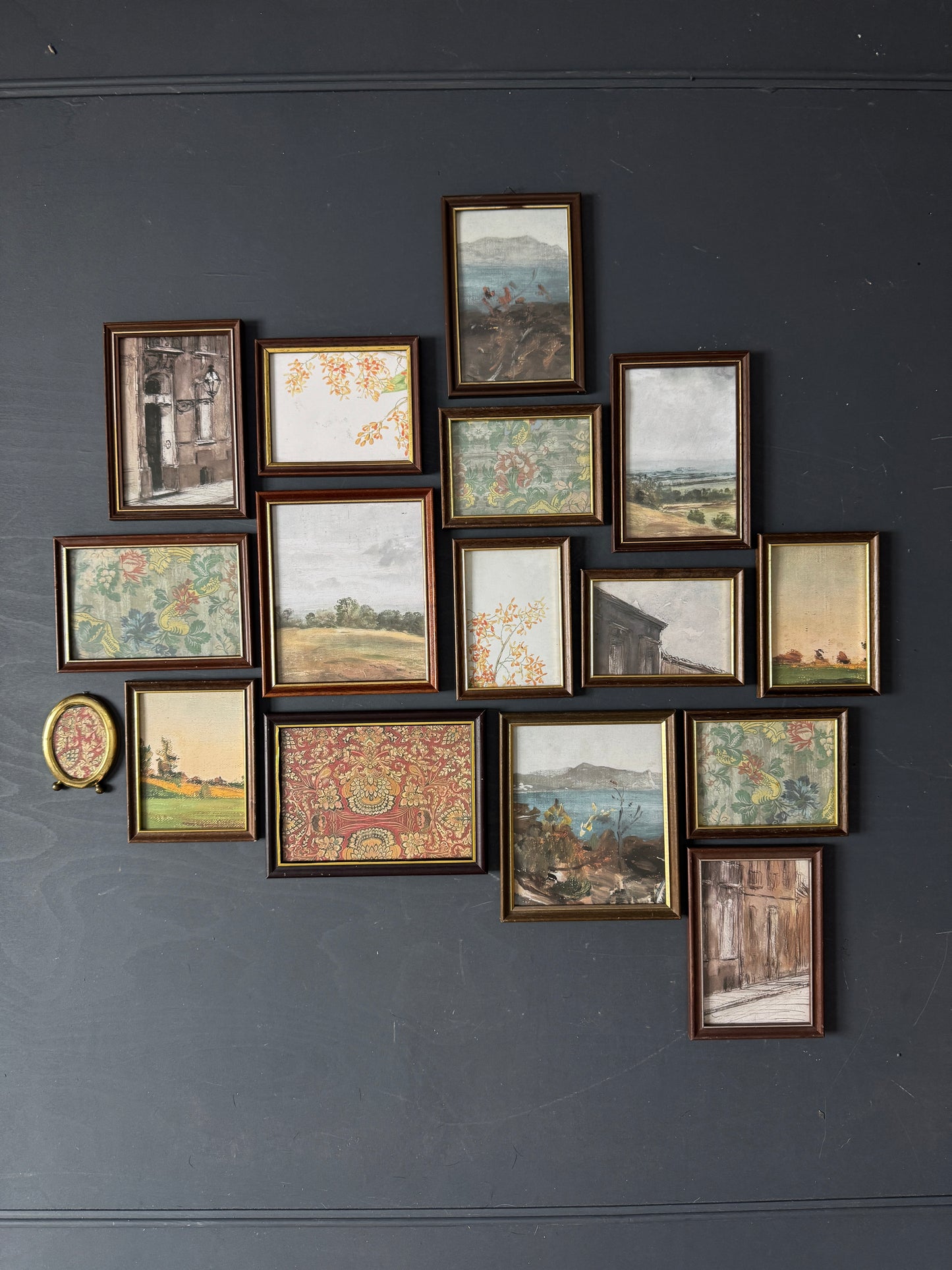Vintage Themed Gallery Wall Set with Mix of Wooden Mini Frames ( x 16 )