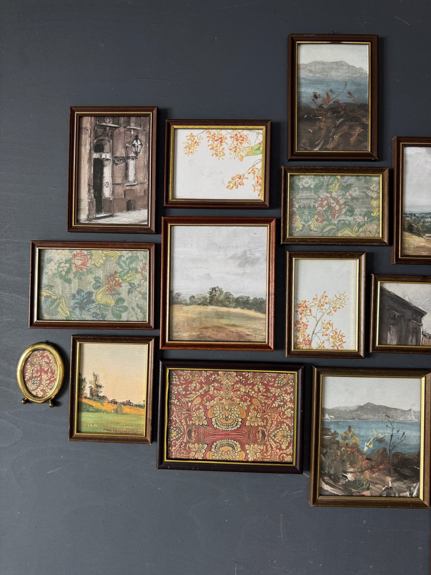 Vintage Themed Gallery Wall Set with Mix of Wooden Mini Frames ( x 16 )